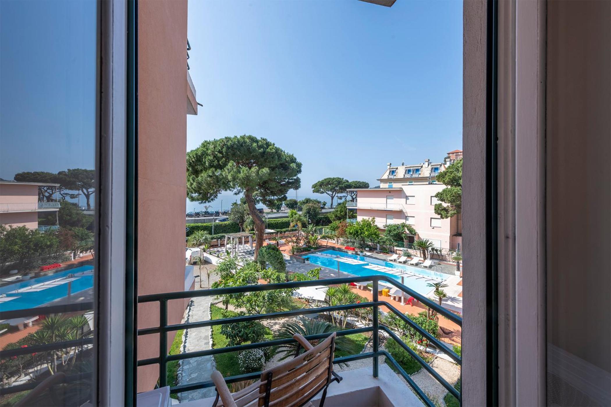 Standard Double or Twin Room with Sea View - Photo 2