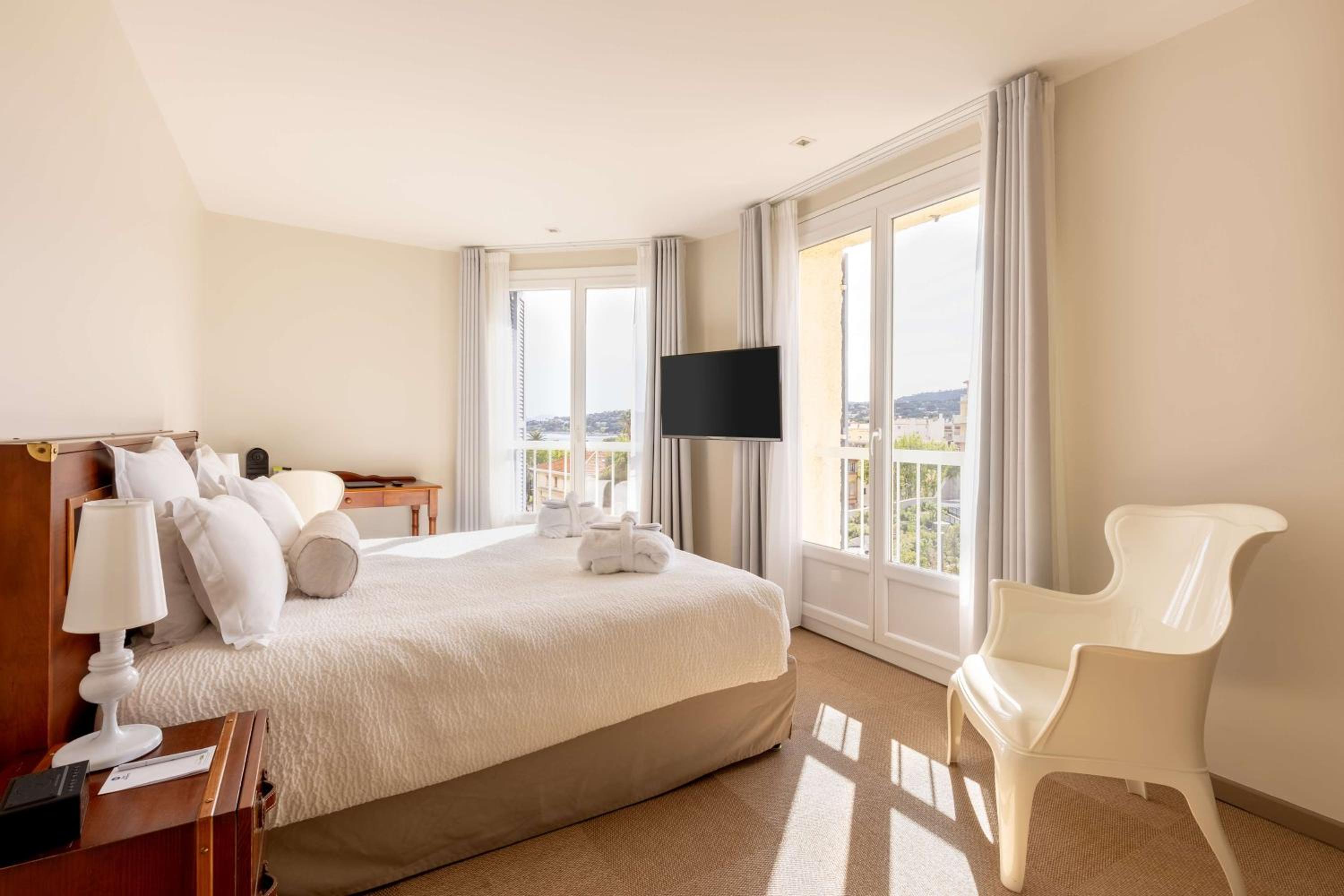 Prestige King Room with Sea View - Photo 1