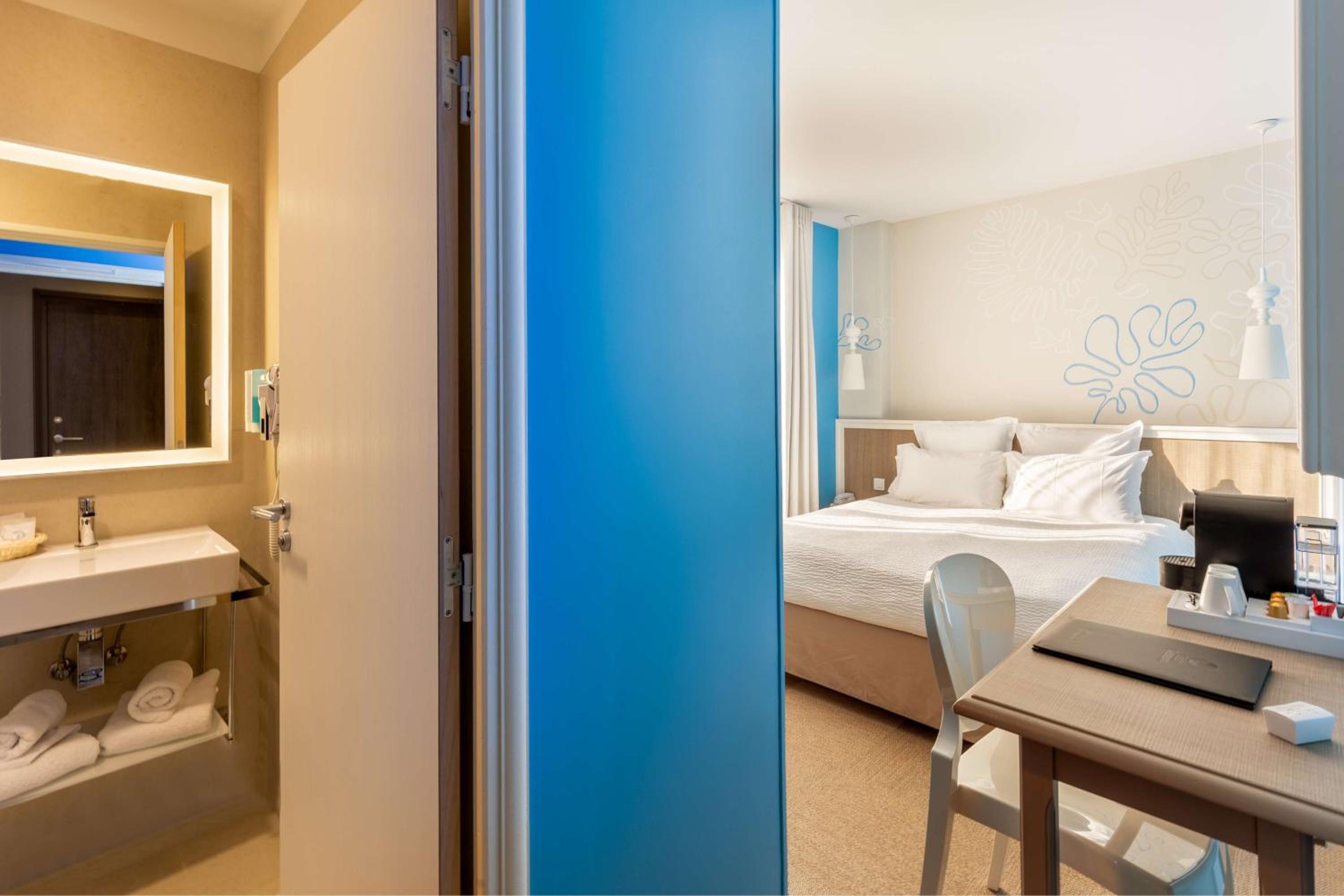 Classic Double Room - Photo 11