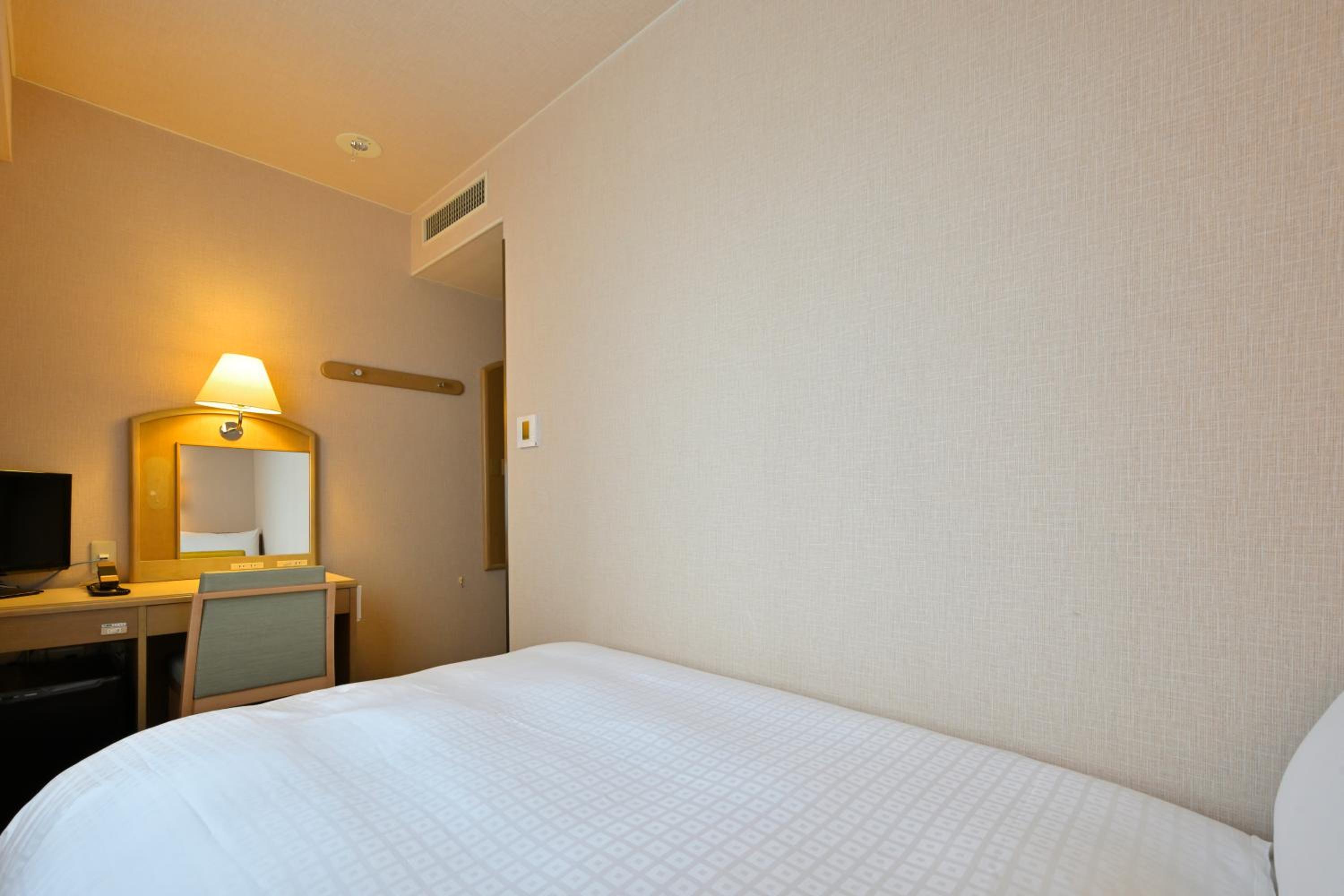 Single Room with Bathroom - Photo 4