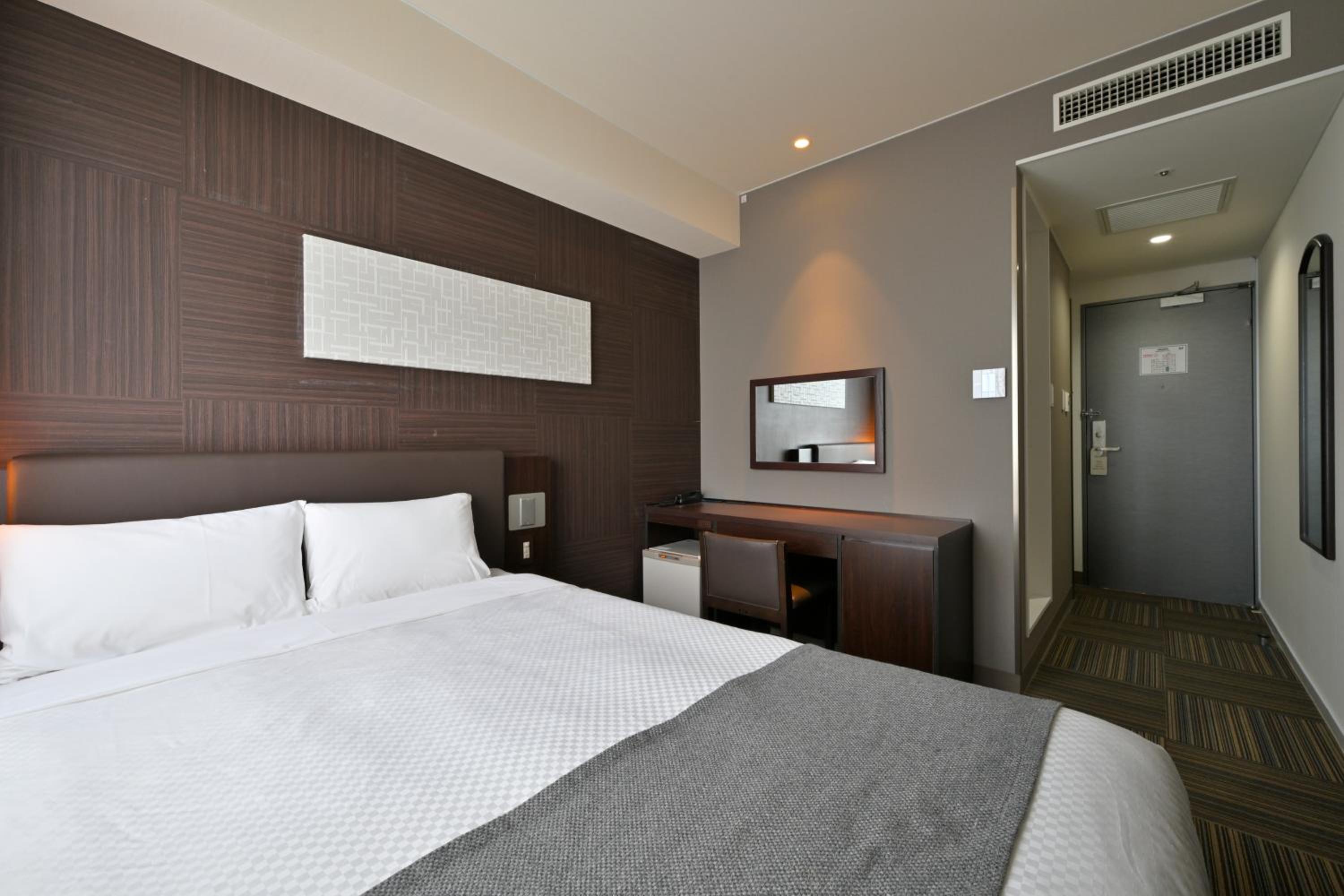 Double Room with Lake View - Photo 3