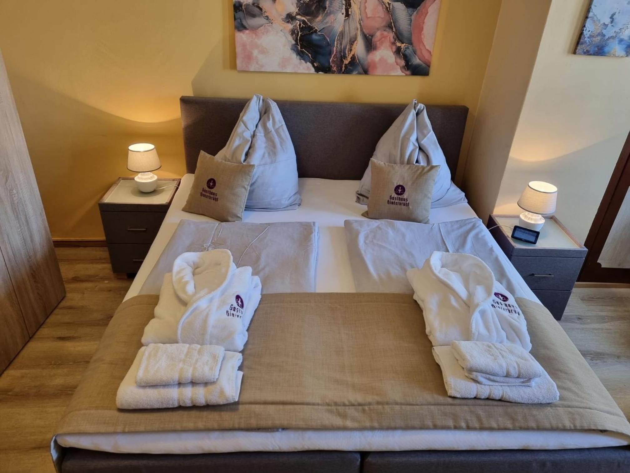 Double Room with Shared Bathroom photo 1