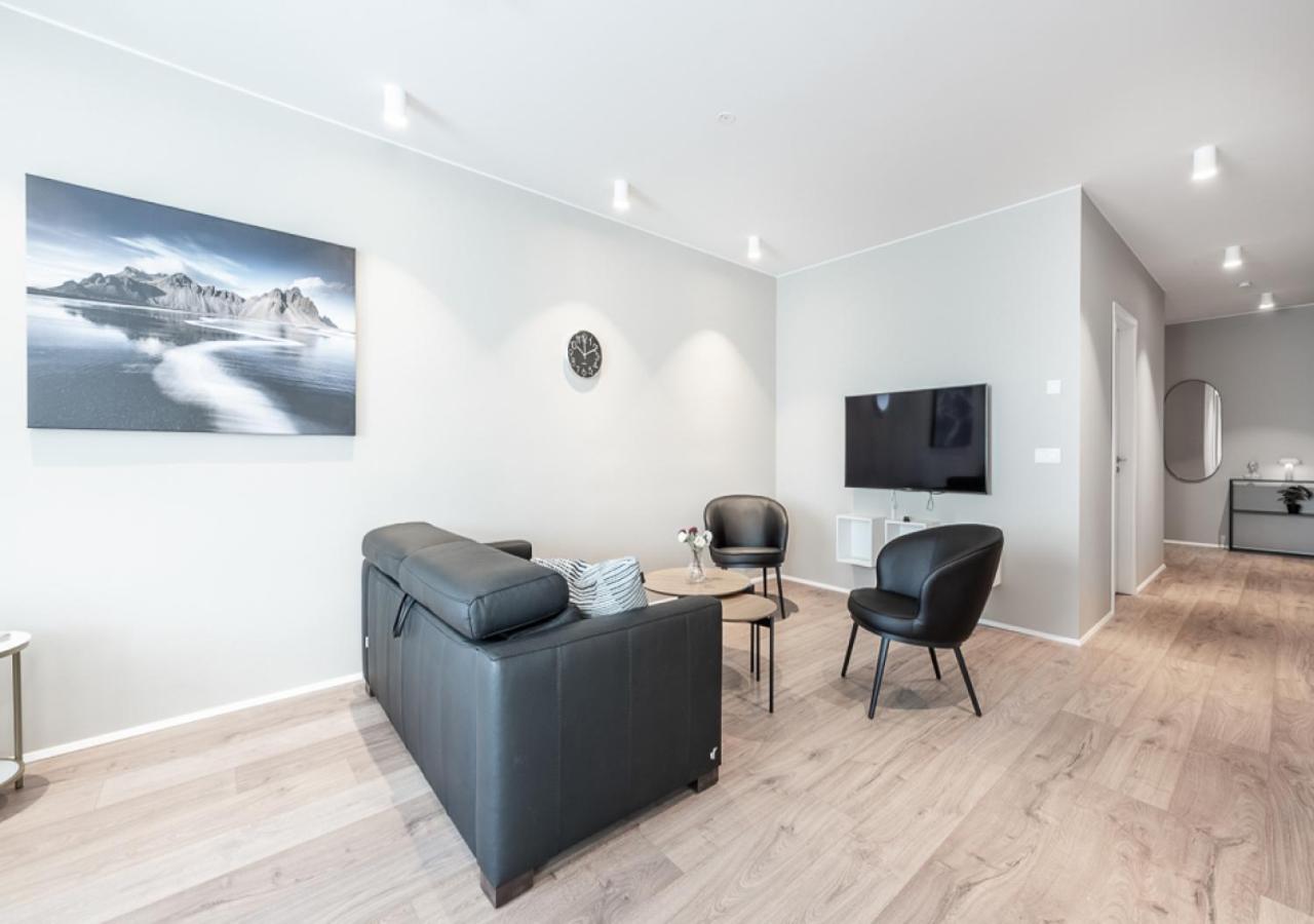 Superior Two-Bedroom Apartment with 2 Bathrooms - Photo 3
