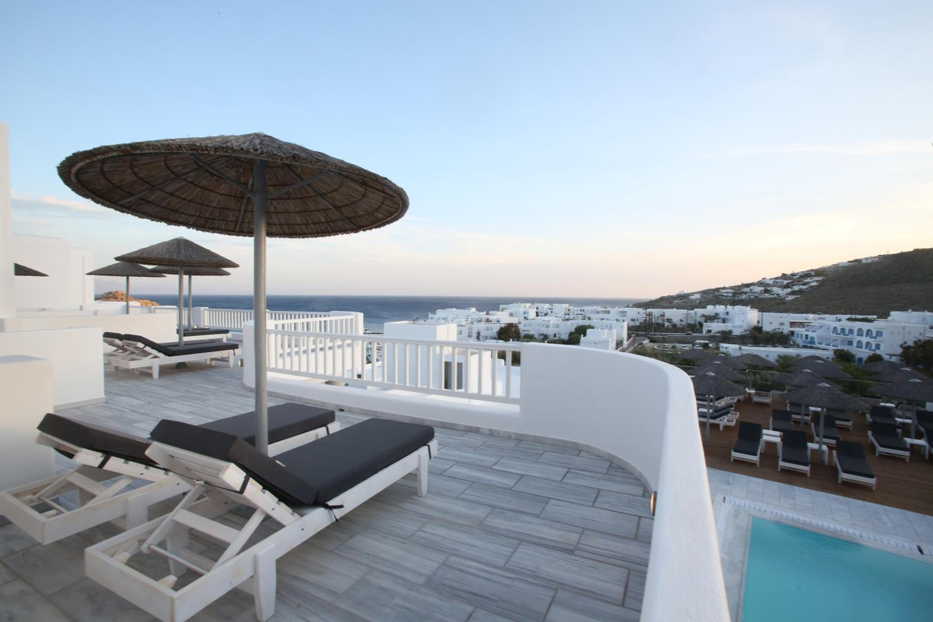 Deluxe Triple Room with Sea View - Photo 10
