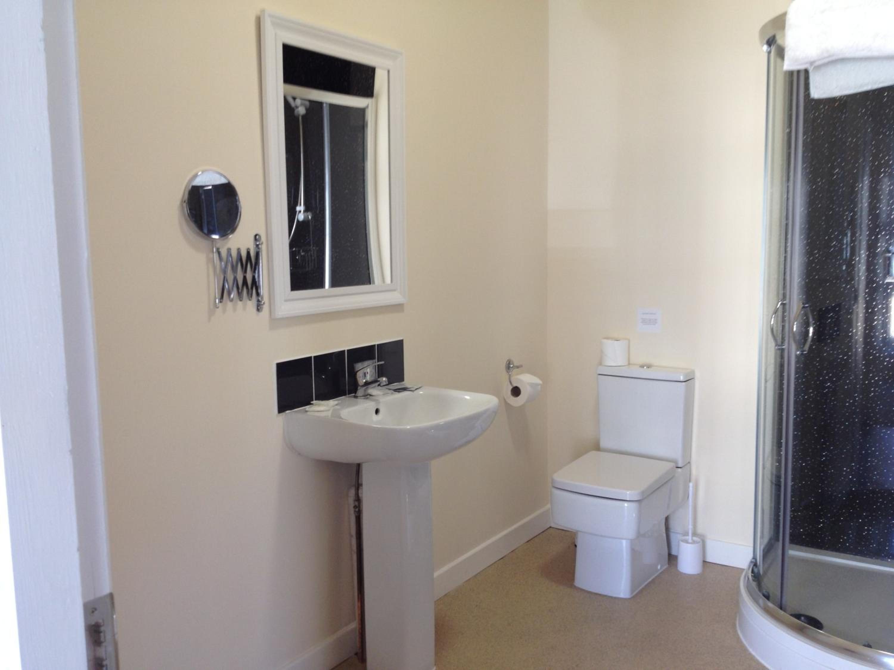 Deluxe Room - Photo 5