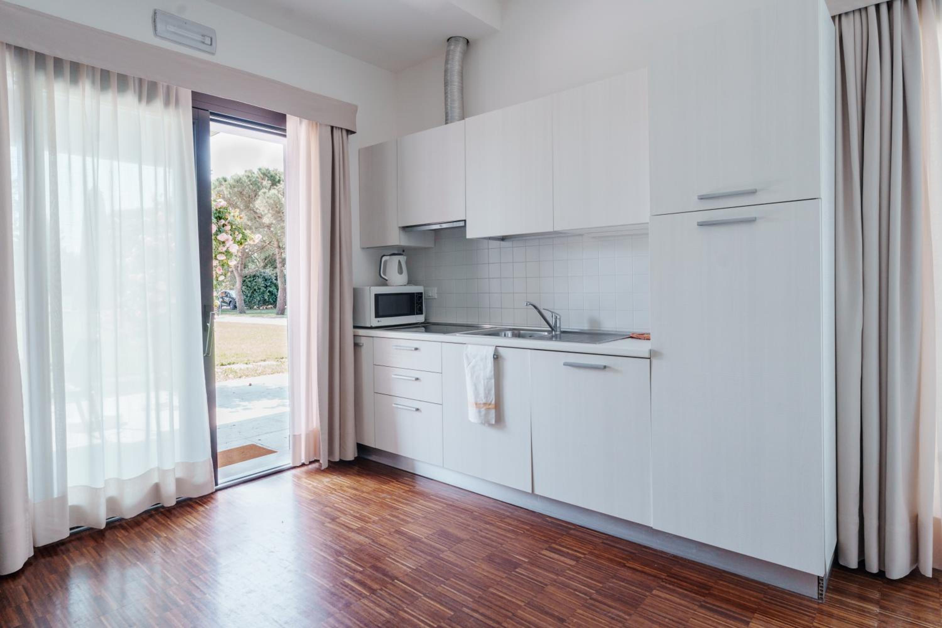 Two-Bedroom Apartment (6 Adults) - Photo 3