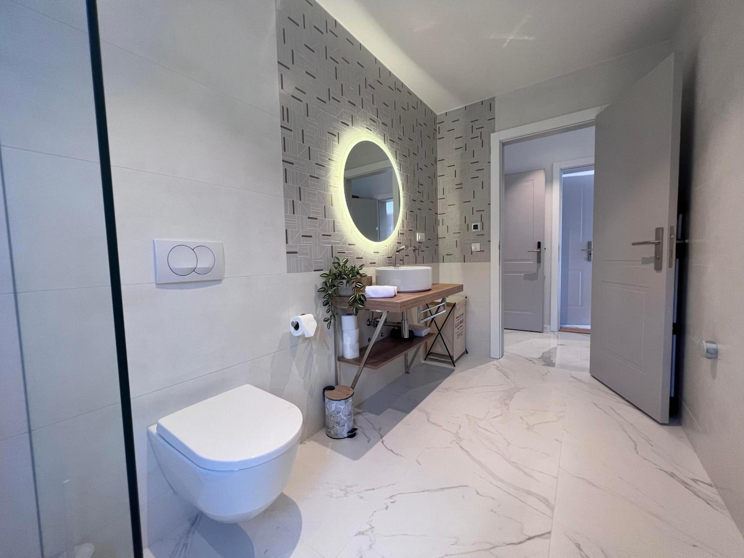 Deluxe Double Room with Balcony photo 2