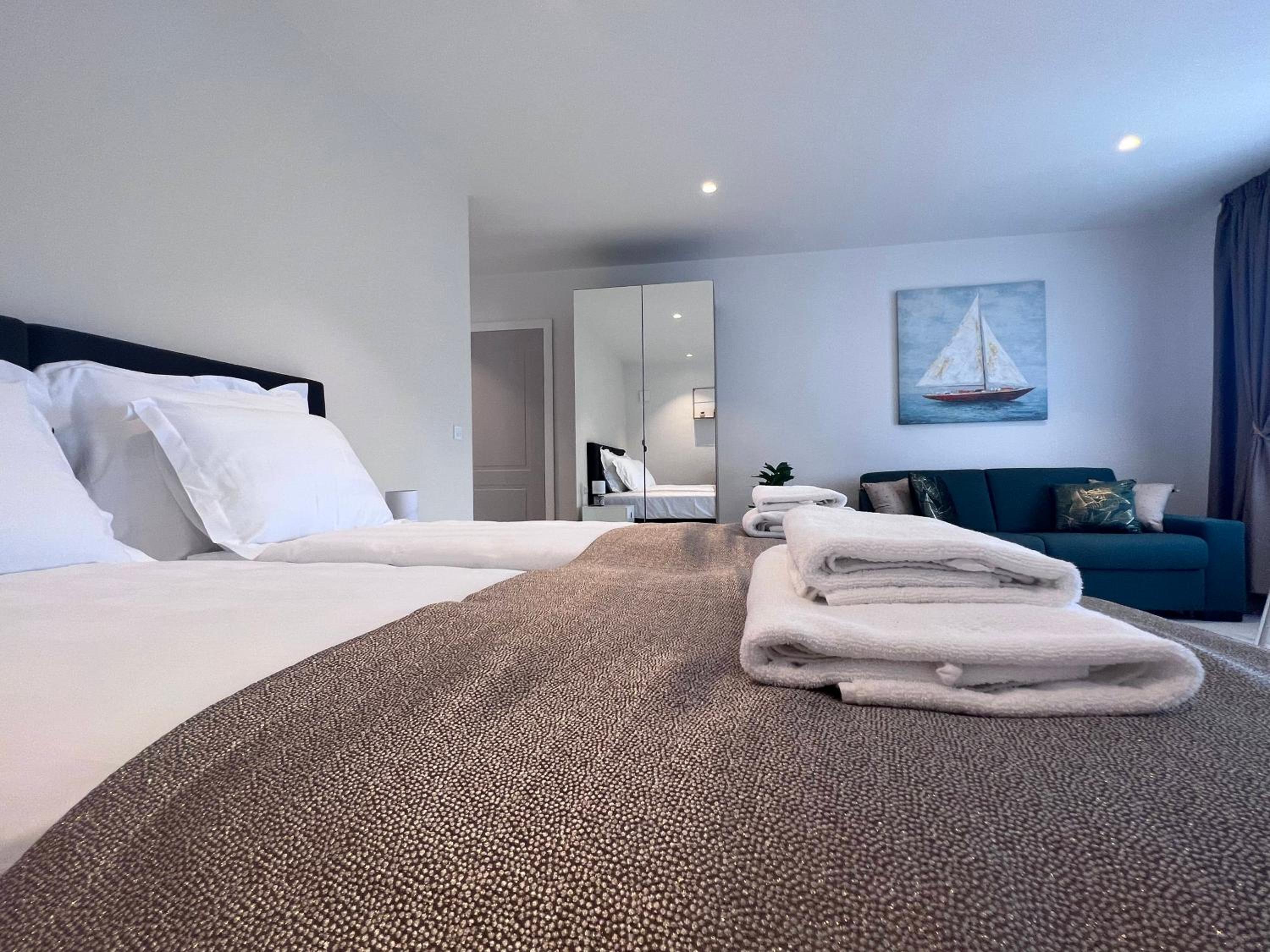Deluxe Double Room with Balcony
