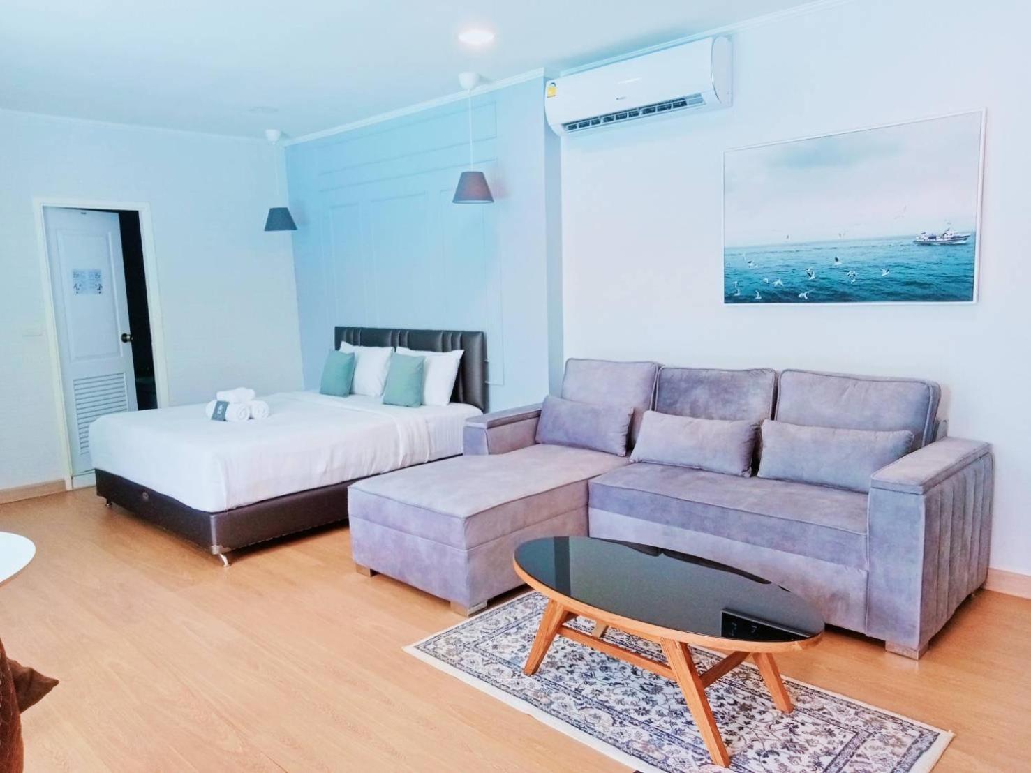 Honeymoon Suite - Photo 7