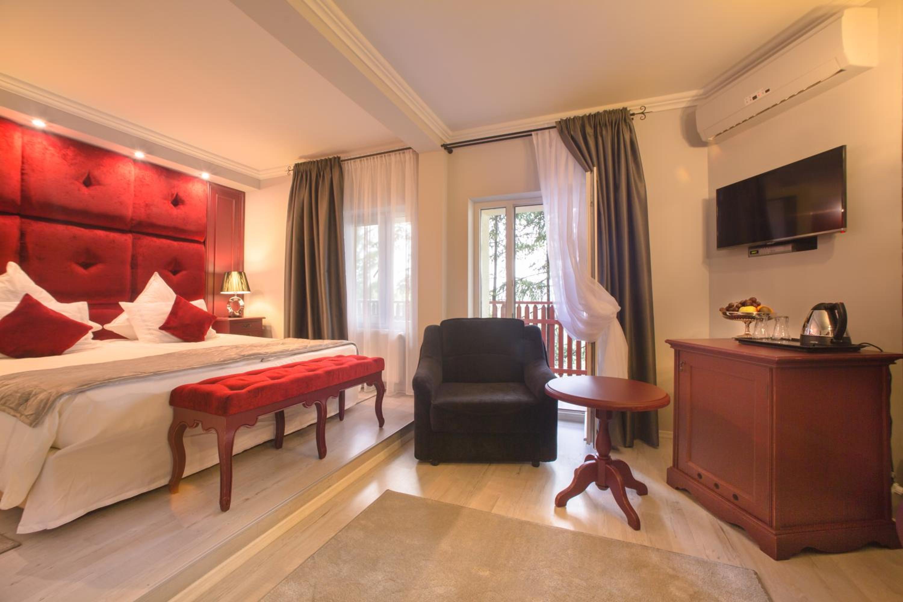 Deluxe Double Room with Lakeview and Balcony - Photo 2