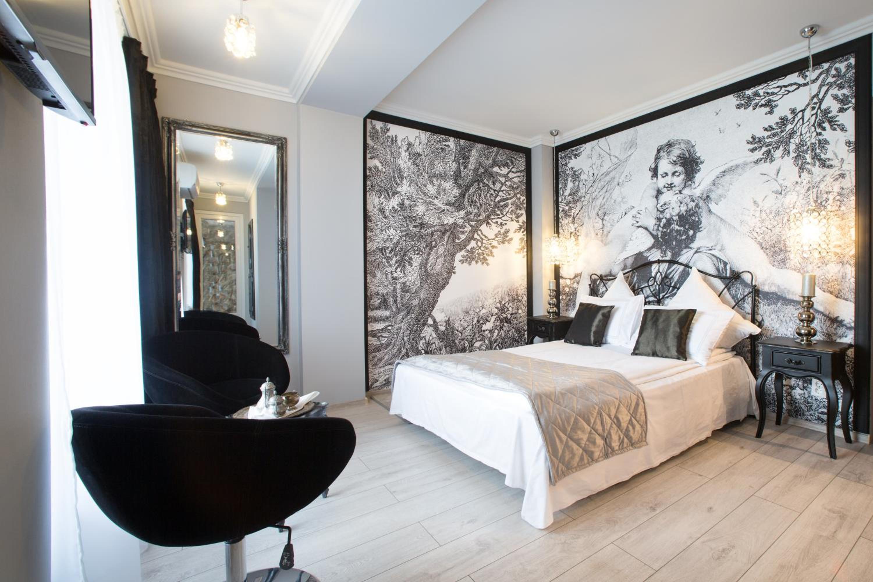 Deluxe Double Room with Lakeview and Balcony - Photo 1