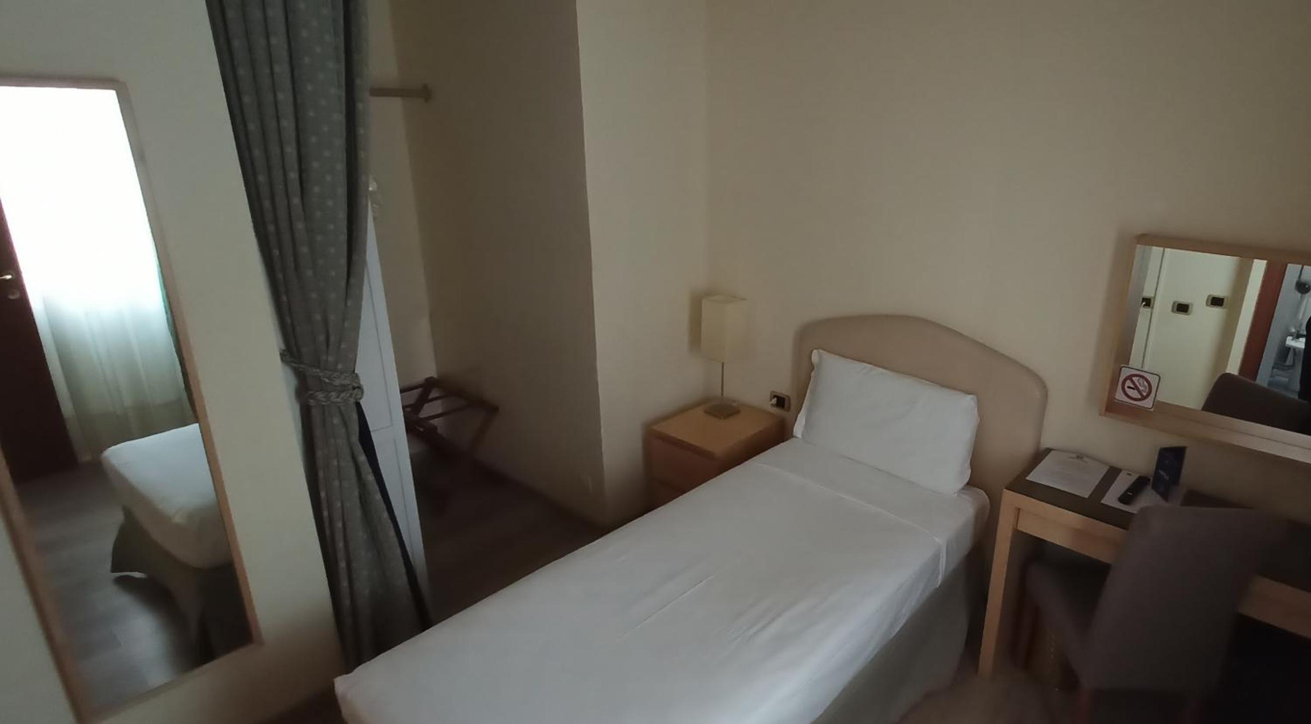 Single Room - Photo 2