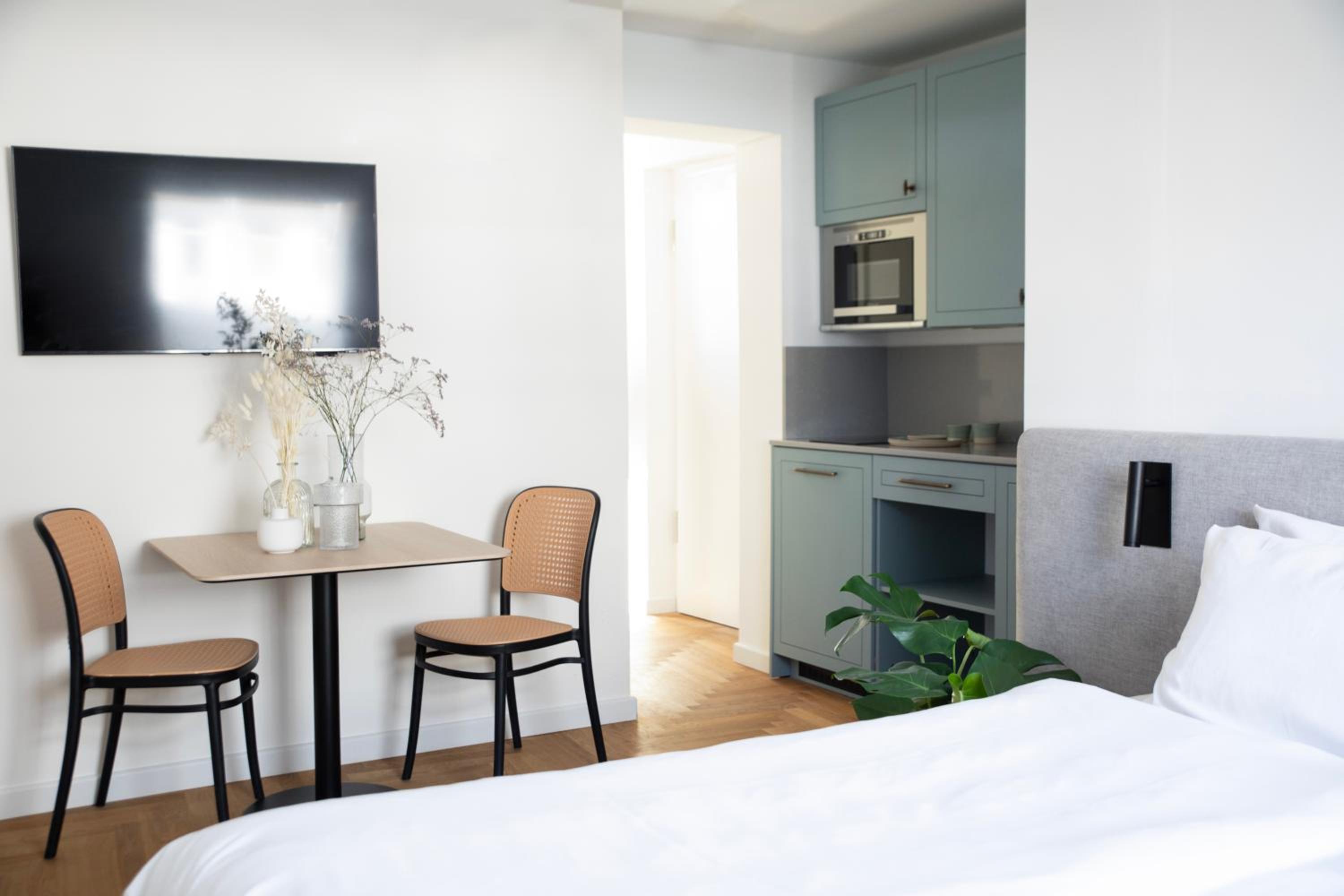 Original Studio with Kitchen photo 2