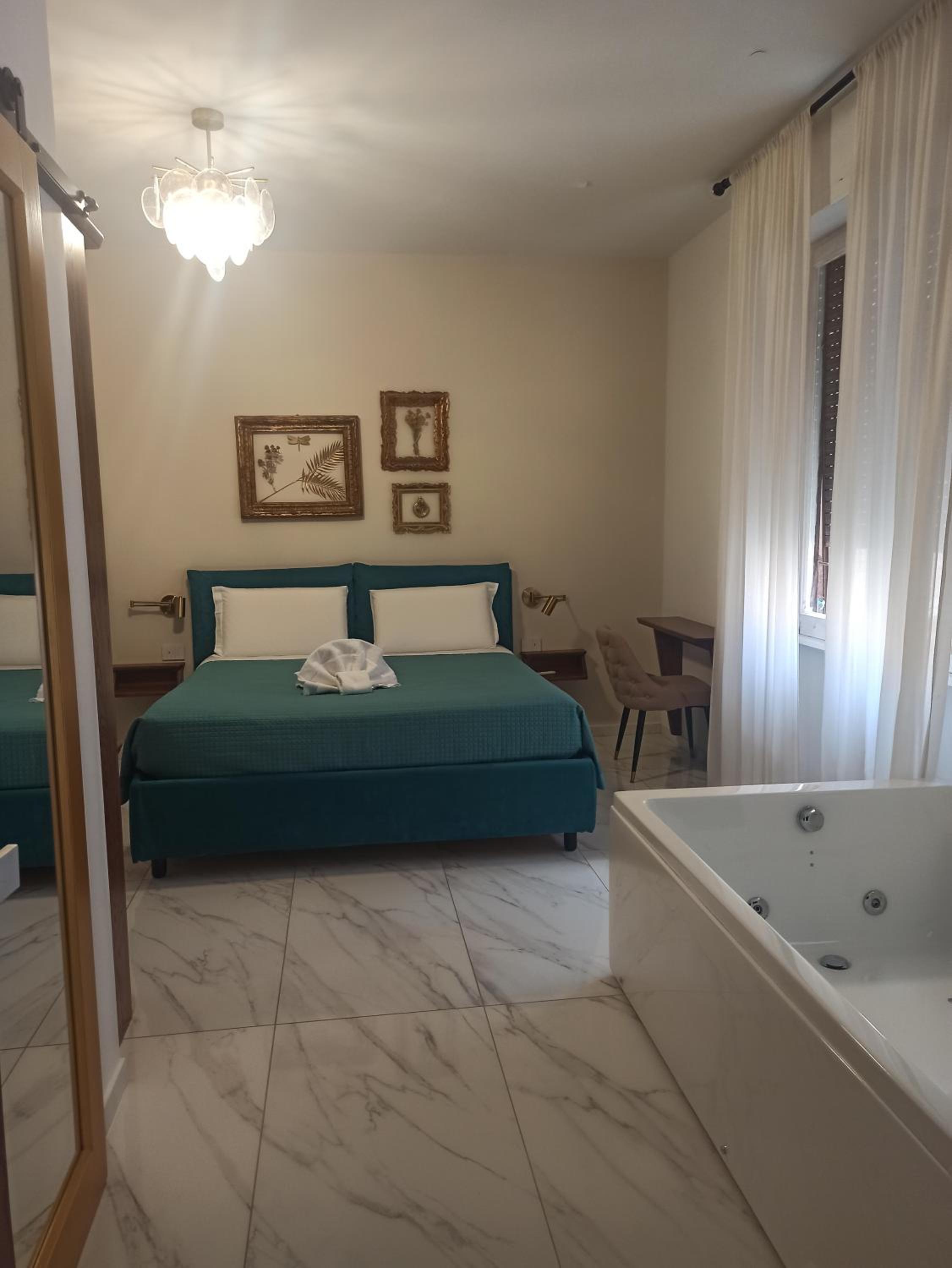 King Suite with Spa Bath photo 1