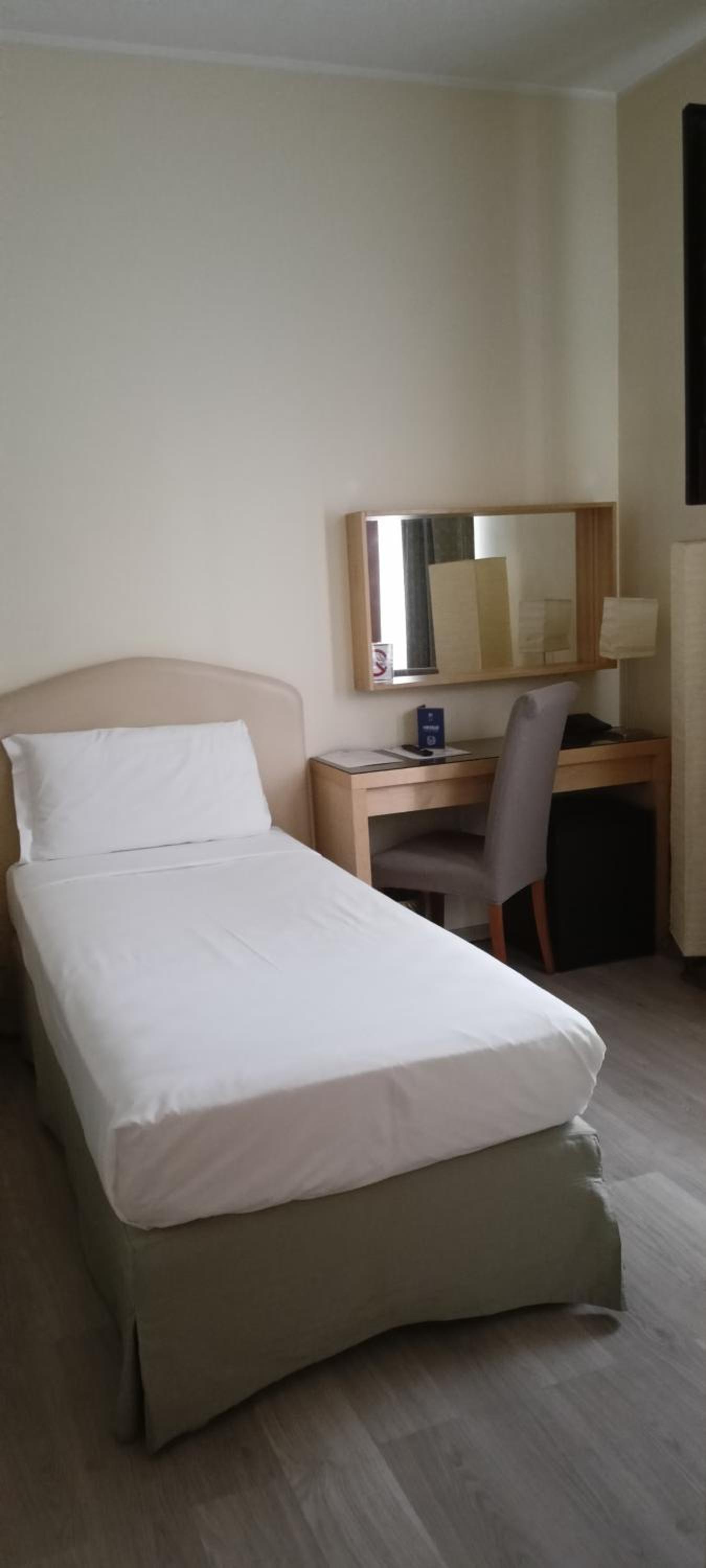 Single Room - Photo 1