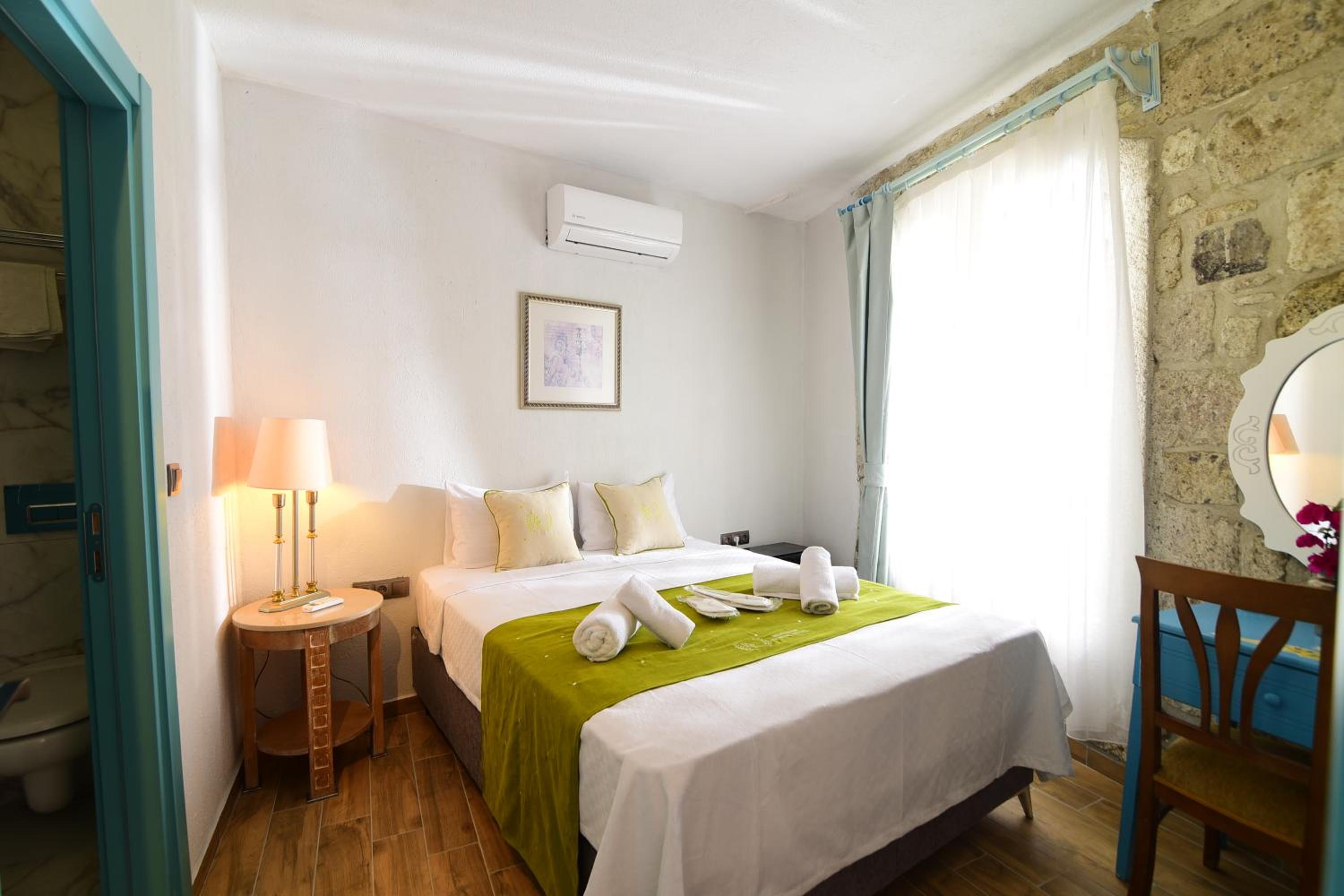 Deluxe Room - Photo 2