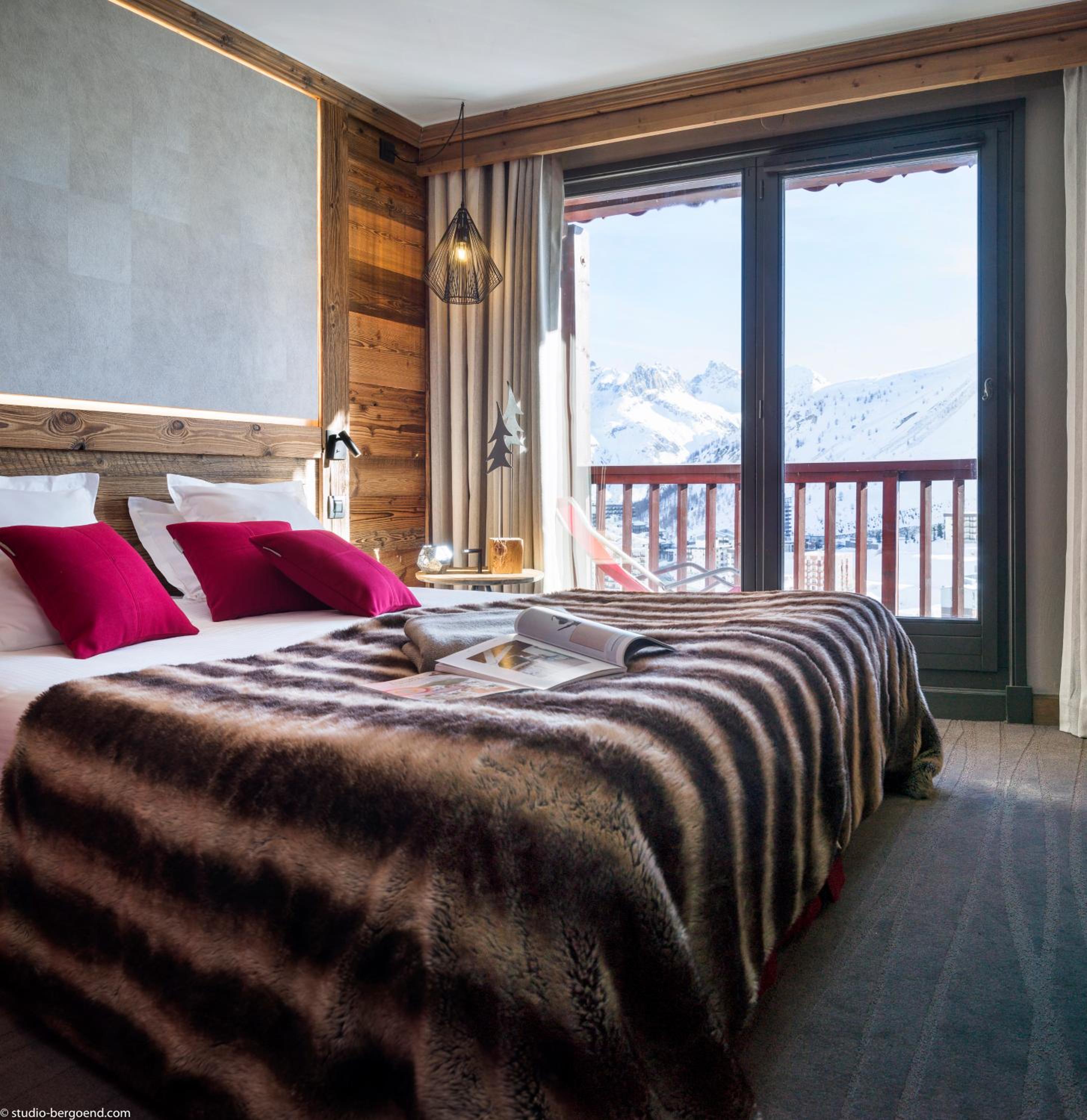 Comfort Room with Mountain View