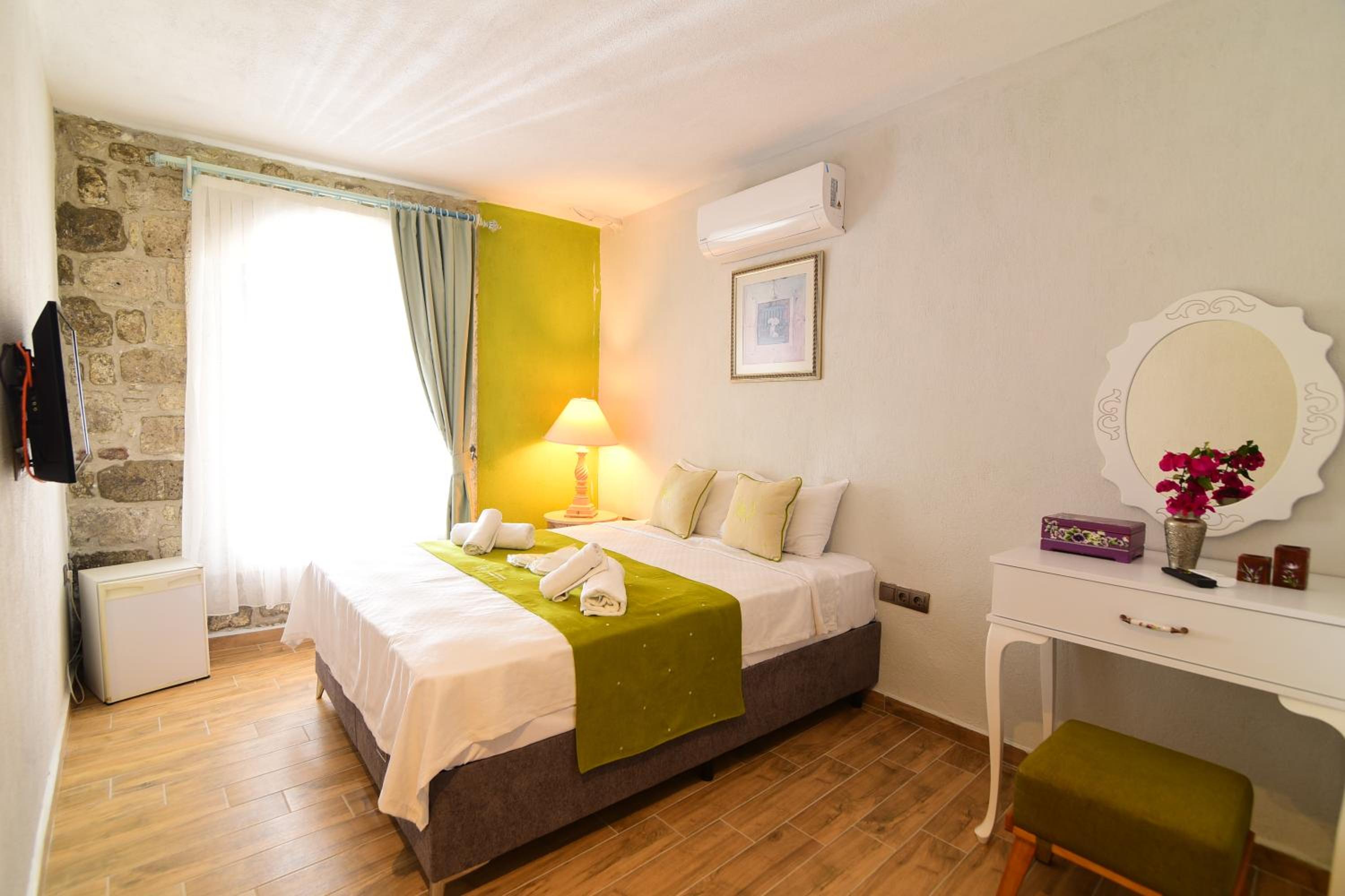 Deluxe Room - Photo 1