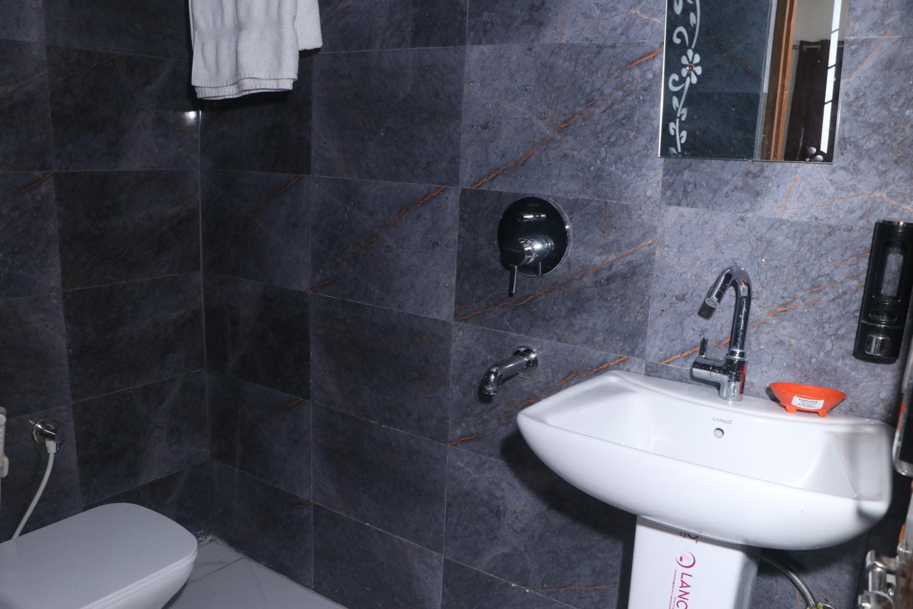 Deluxe King Room photo 3