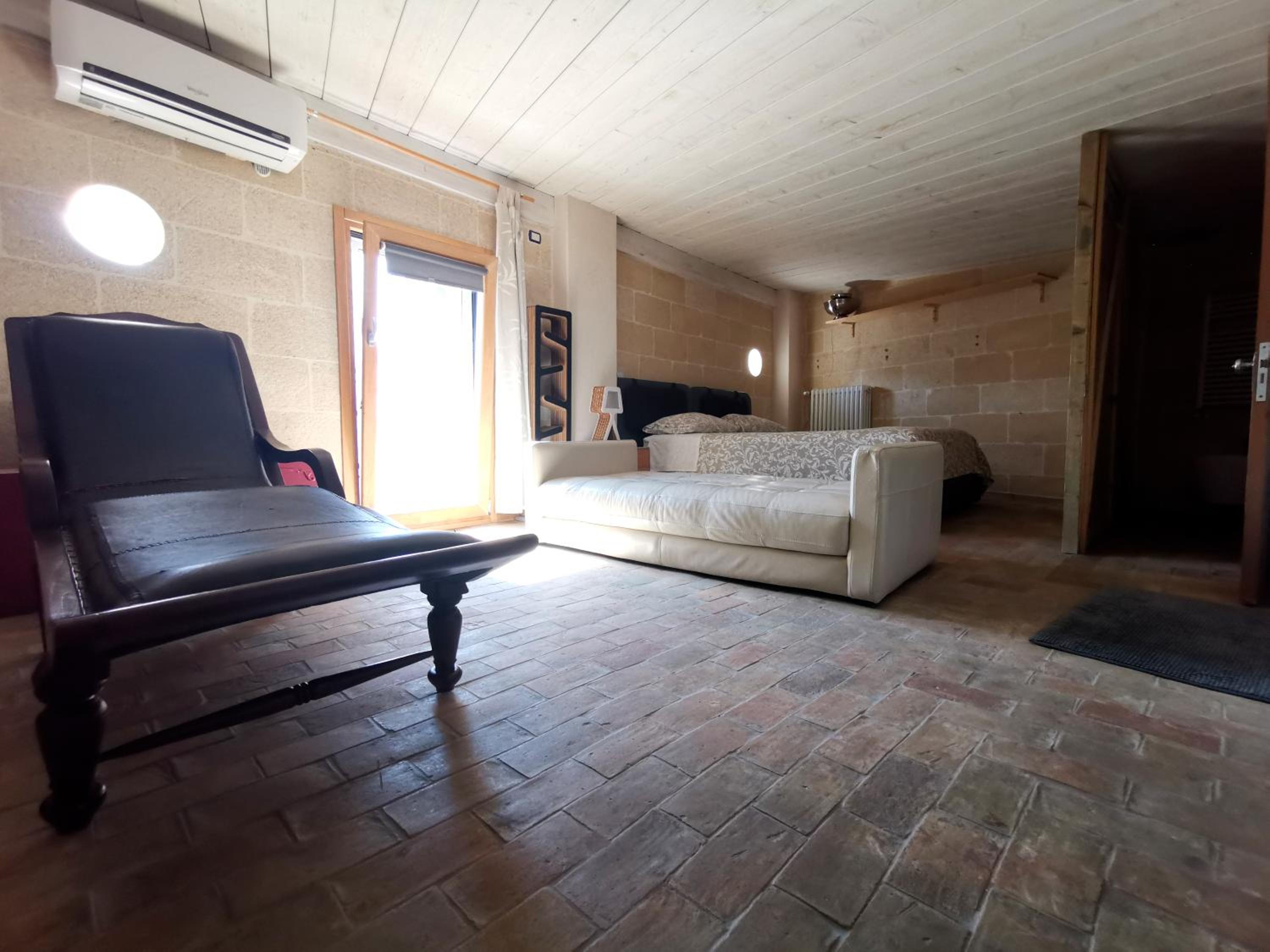 Family Room with Balcony photo 3