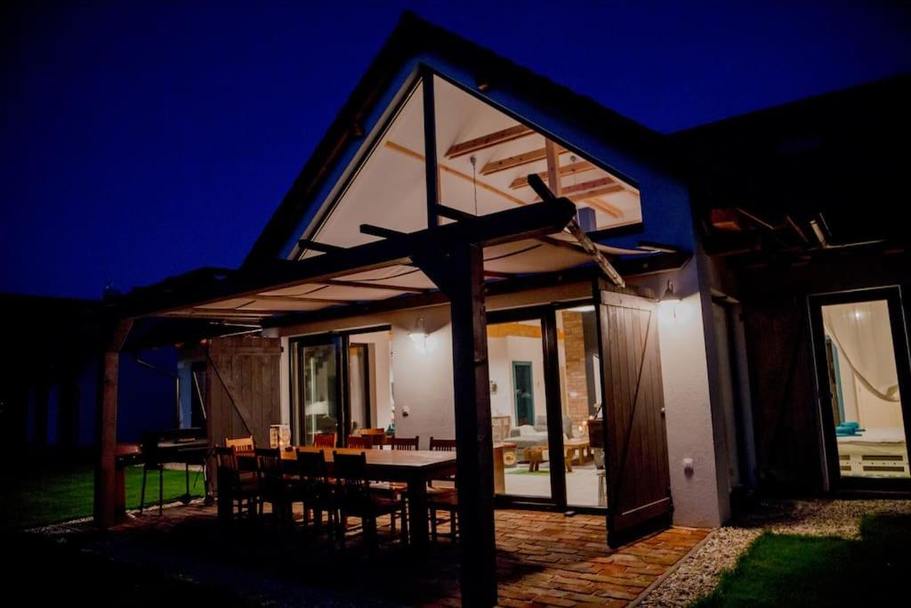 Villa photo 2