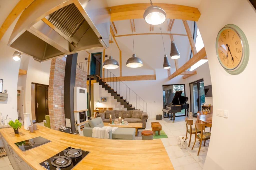 Villa photo 3