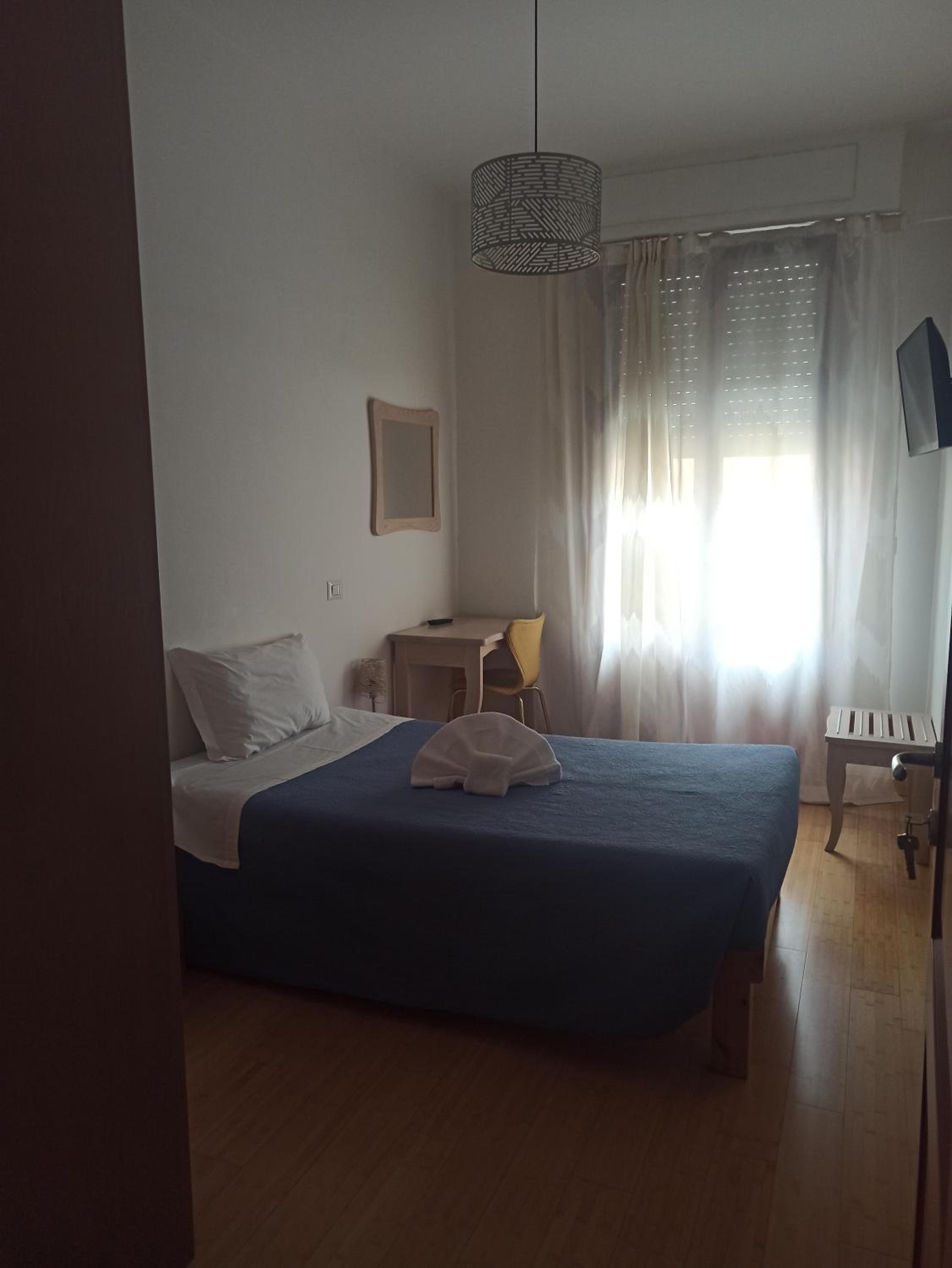 Single Room with Private External Bathroom photo 1