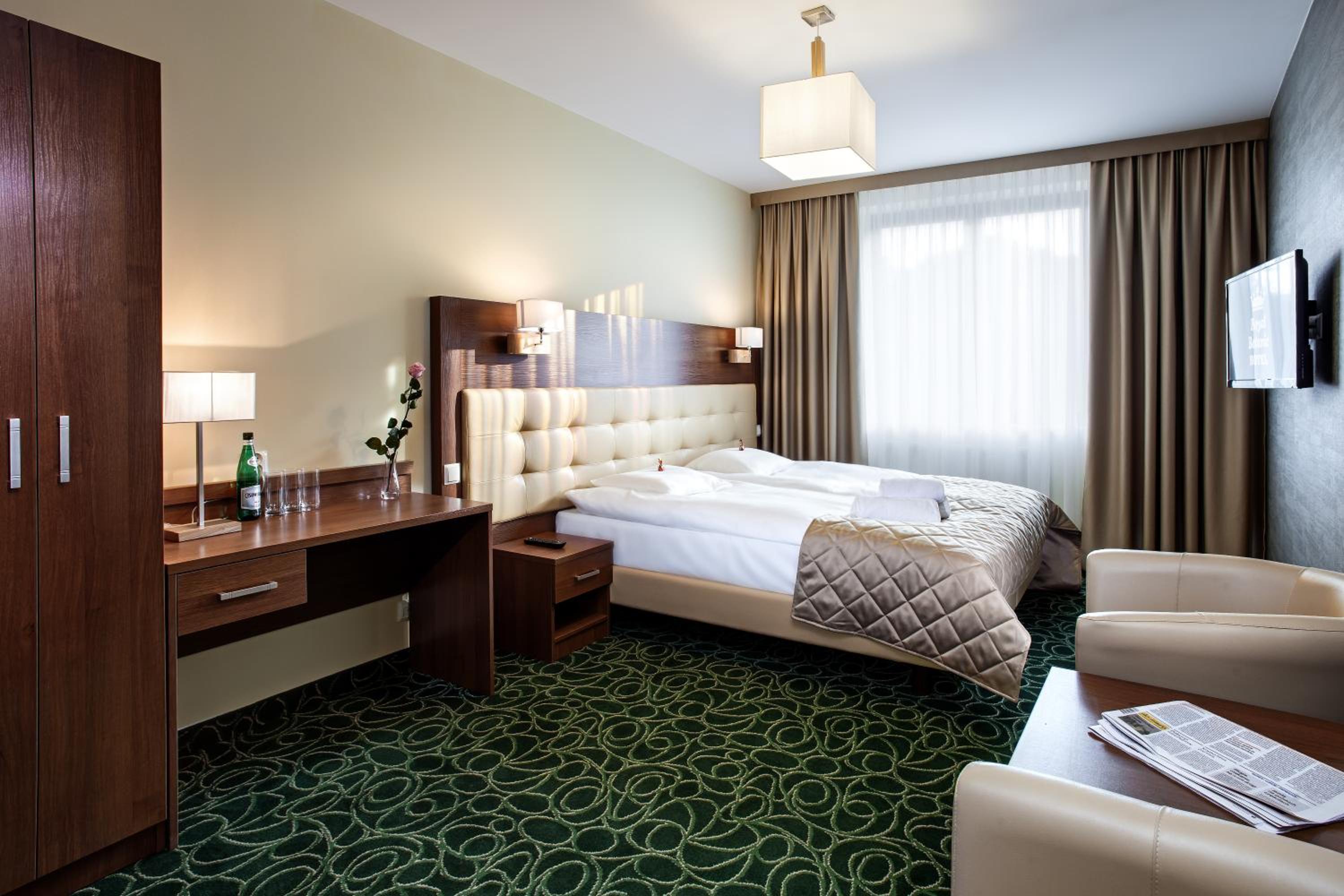 Standard King Room photo 1