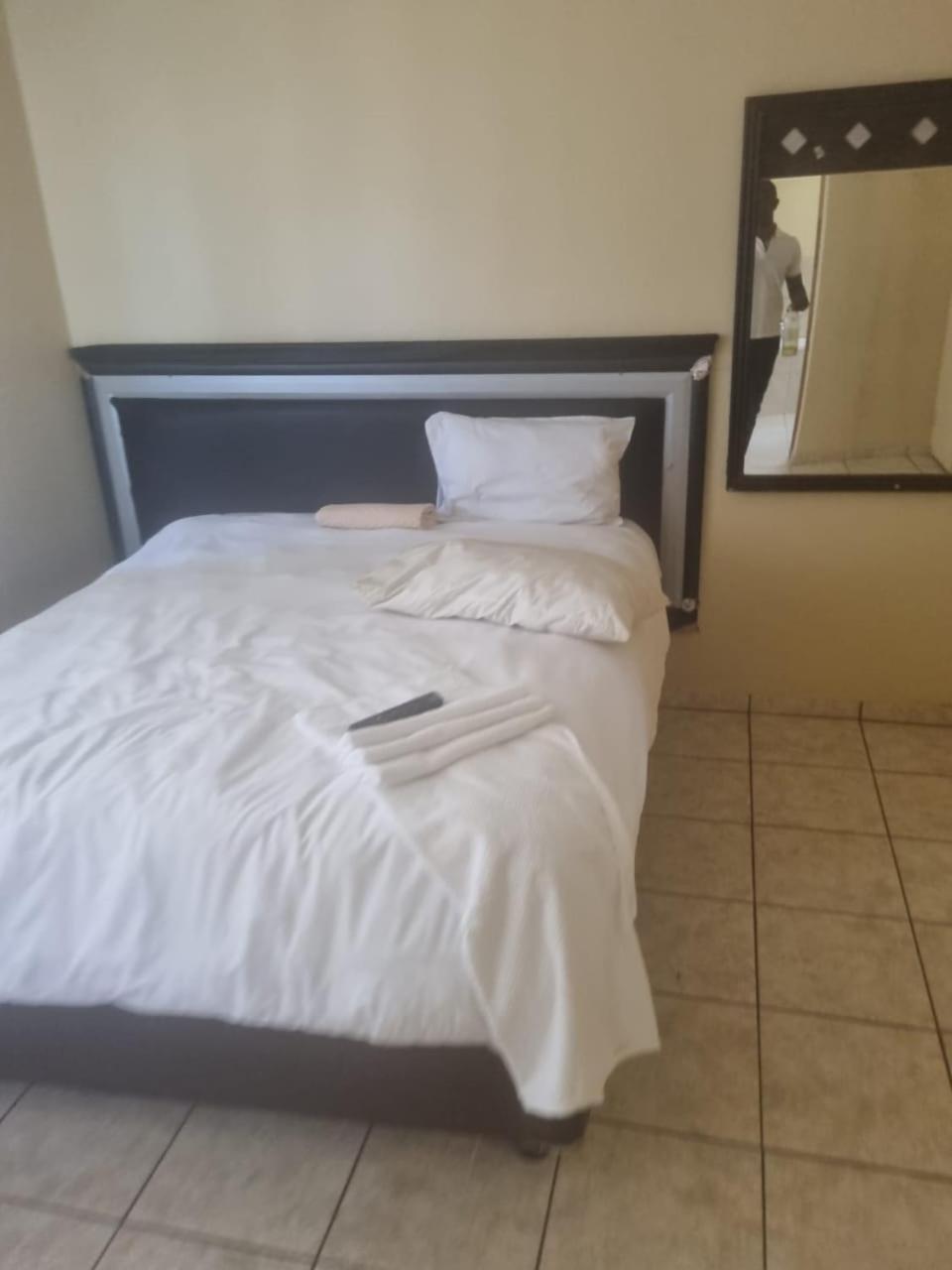 Deluxe Double Room with Shower - Photo 14
