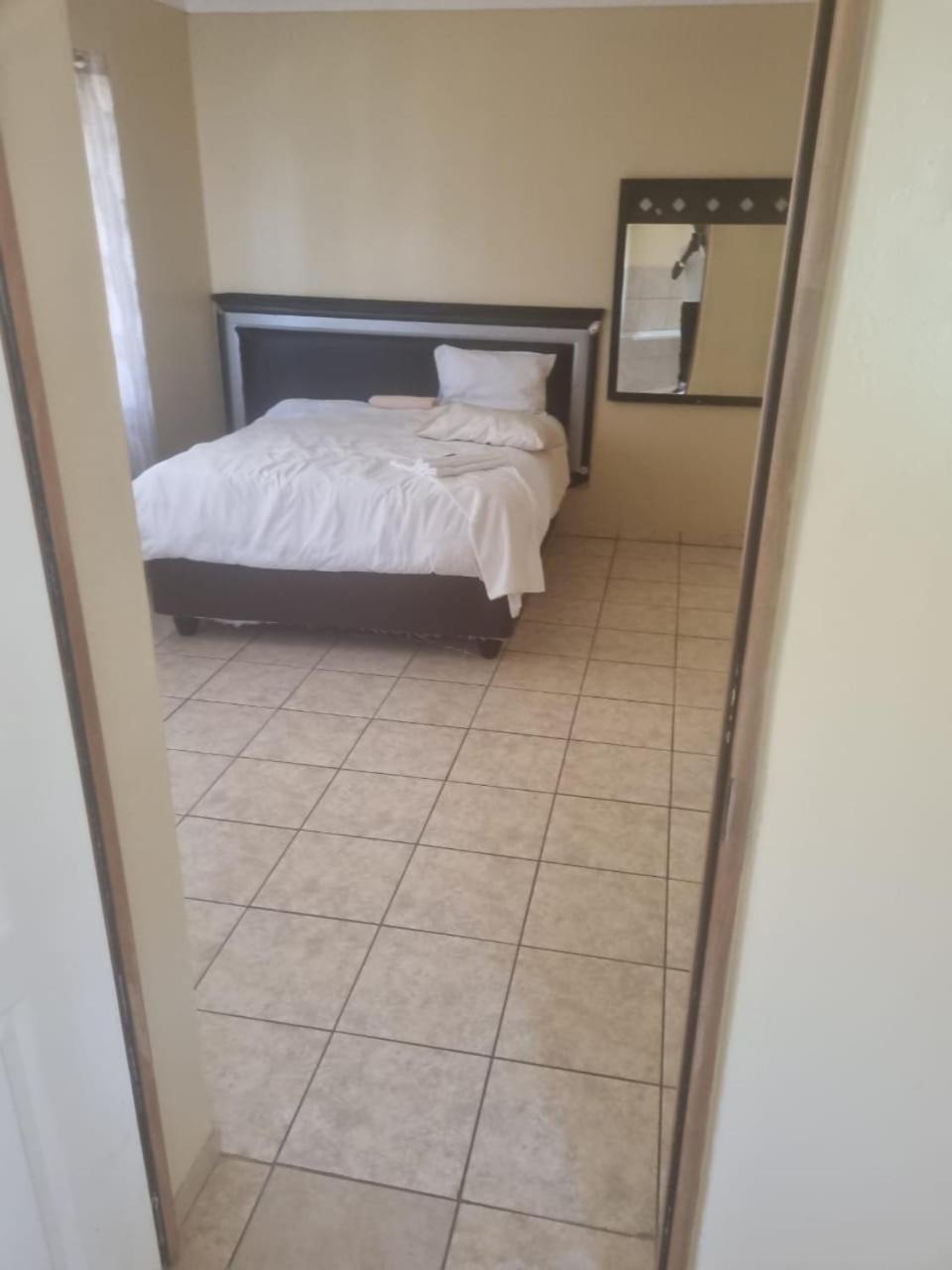 Deluxe Double Room with Shower - Photo 12