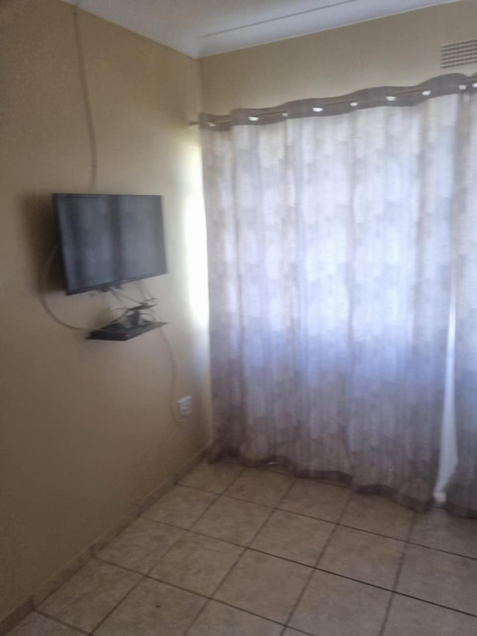 Deluxe Double Room with Shower - Photo 2