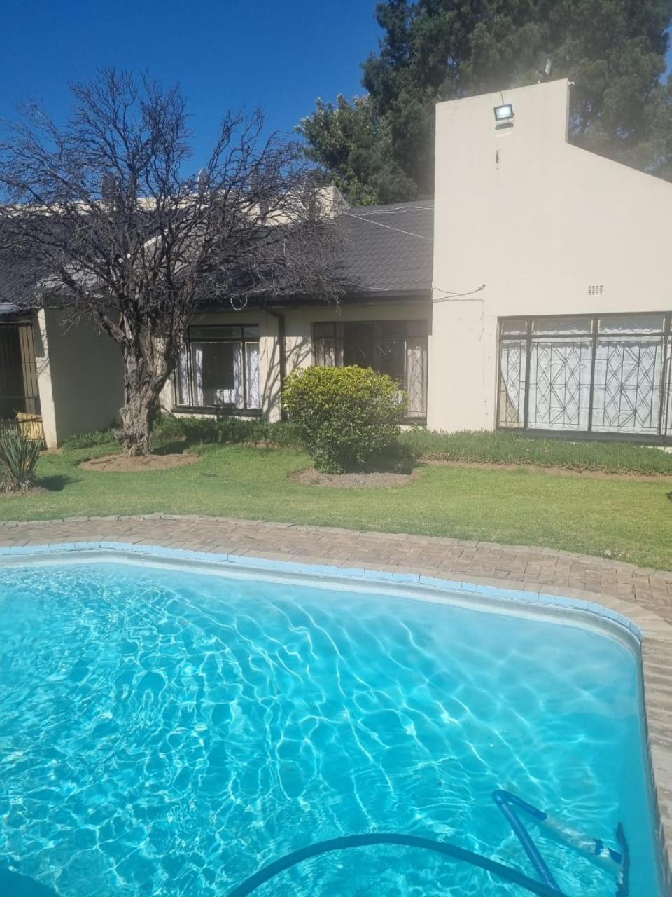 Deluxe Double Room with Shower - Photo 6