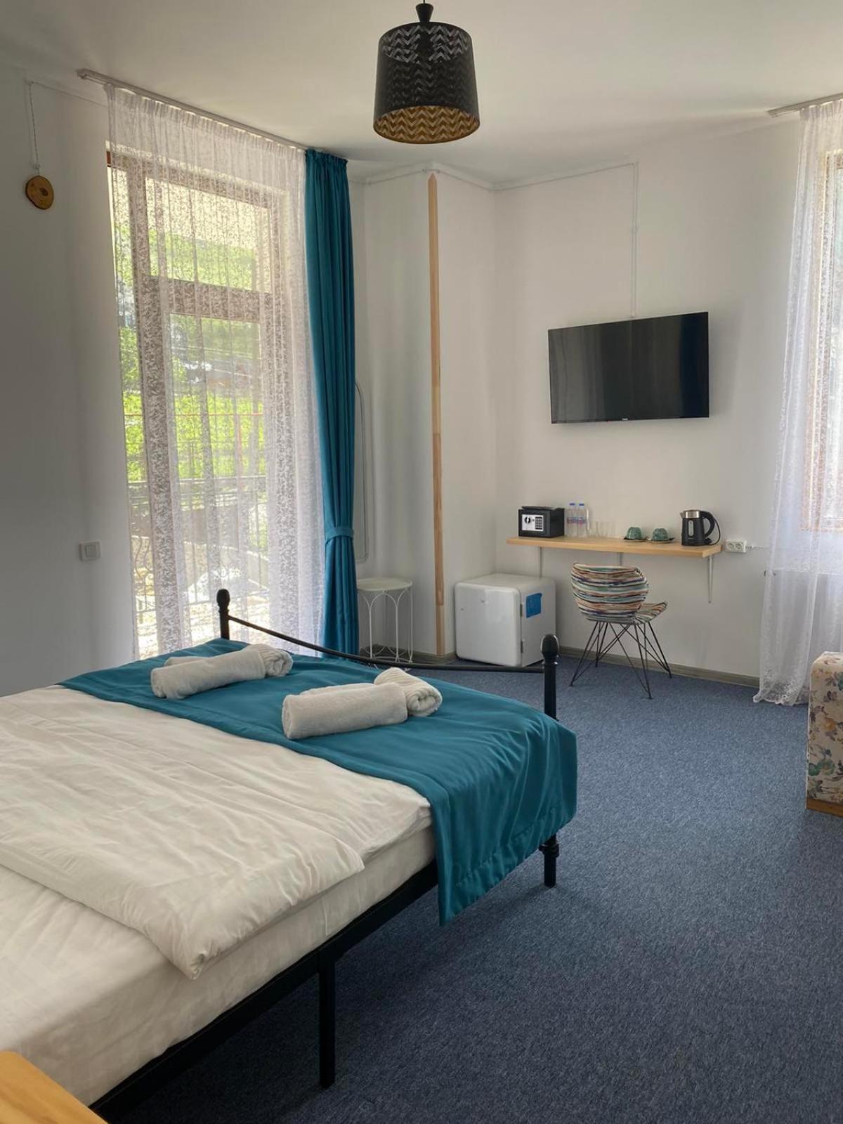 Standard Twin Room with Shared Bathroom