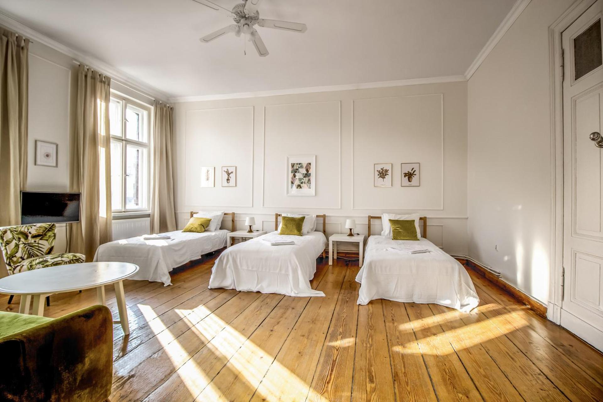 Superior Two-Bedroom Apartment with Dining Room (7 Adults)  - Photo 6