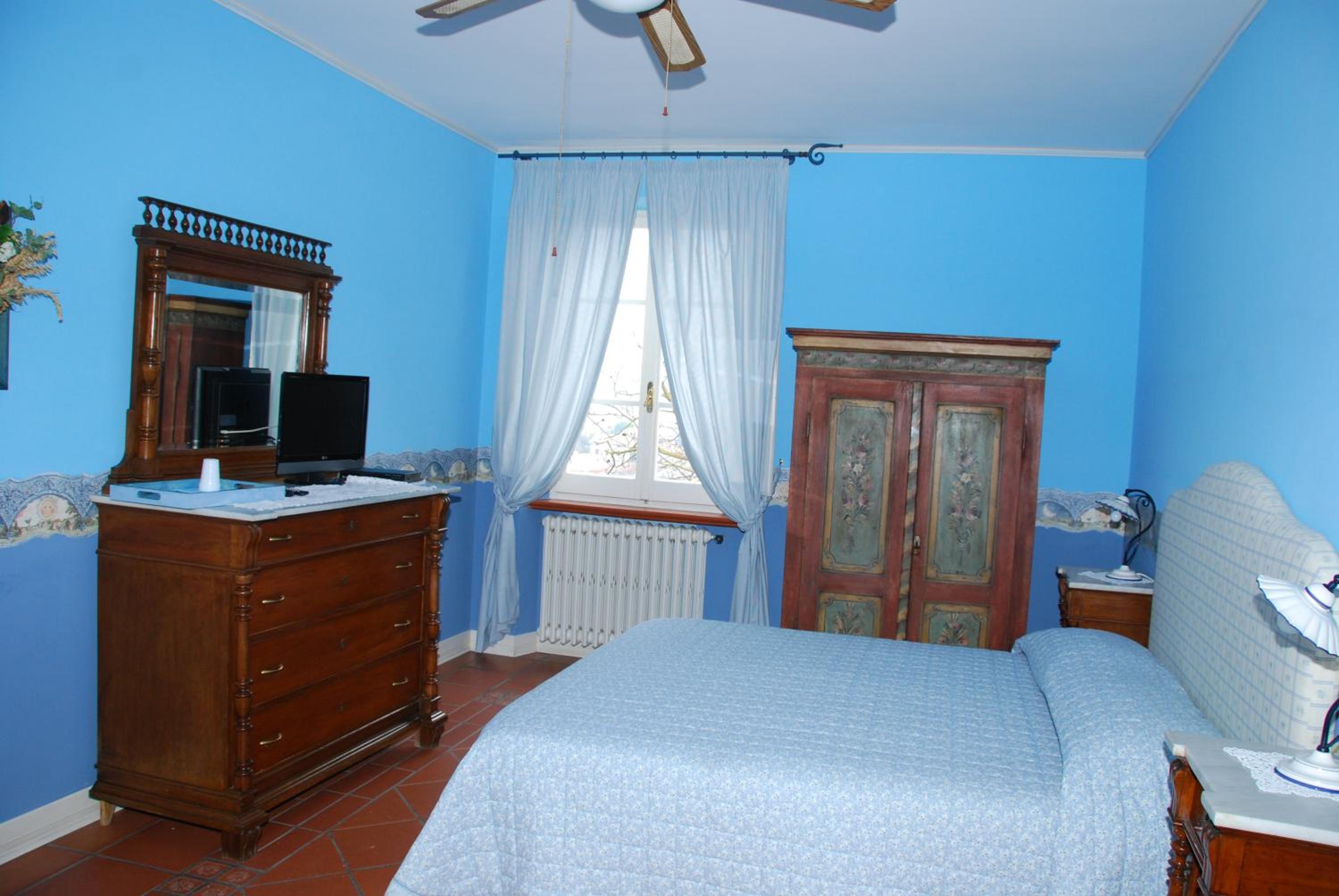 Double Room with Private Bathroom - Photo 2