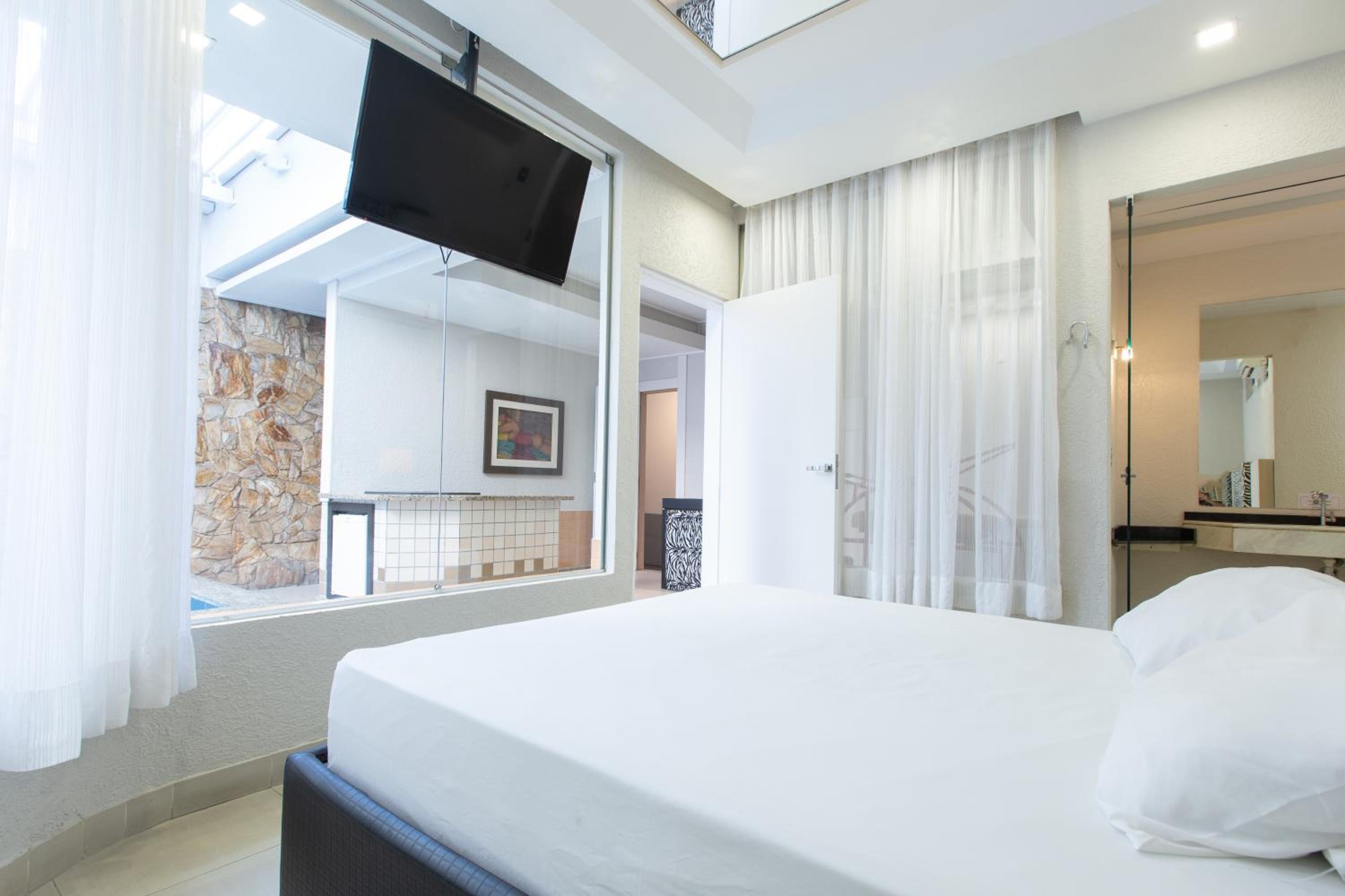 Suite with Private Pool photo 2