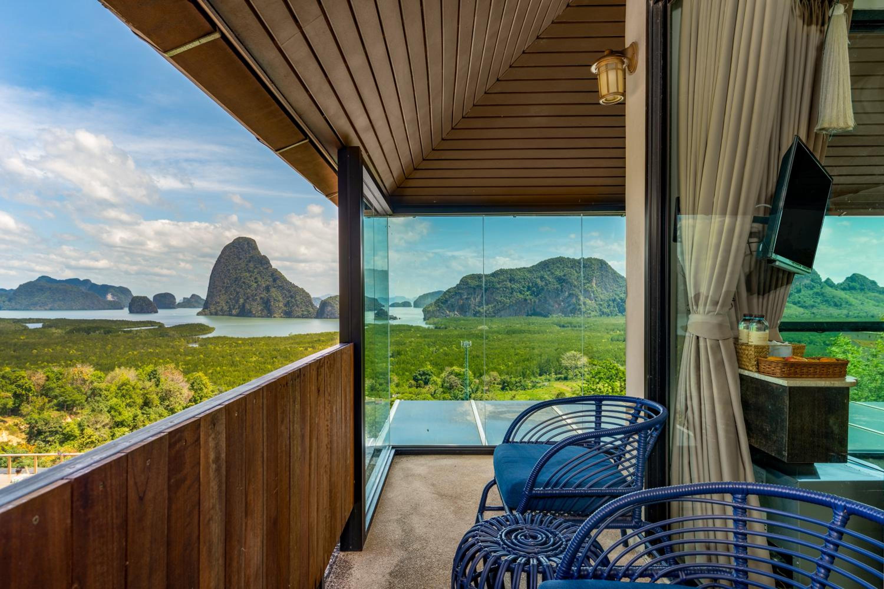 Superior Seaview with Bathtub photo 3