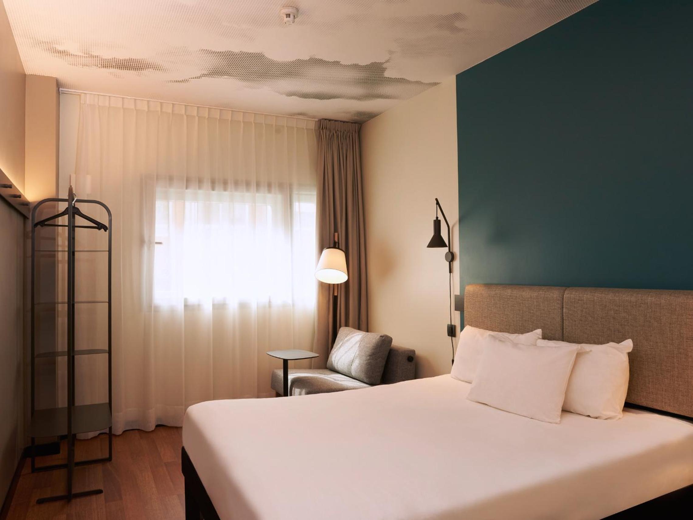 Double Room with Extra Bed thumbnail 5