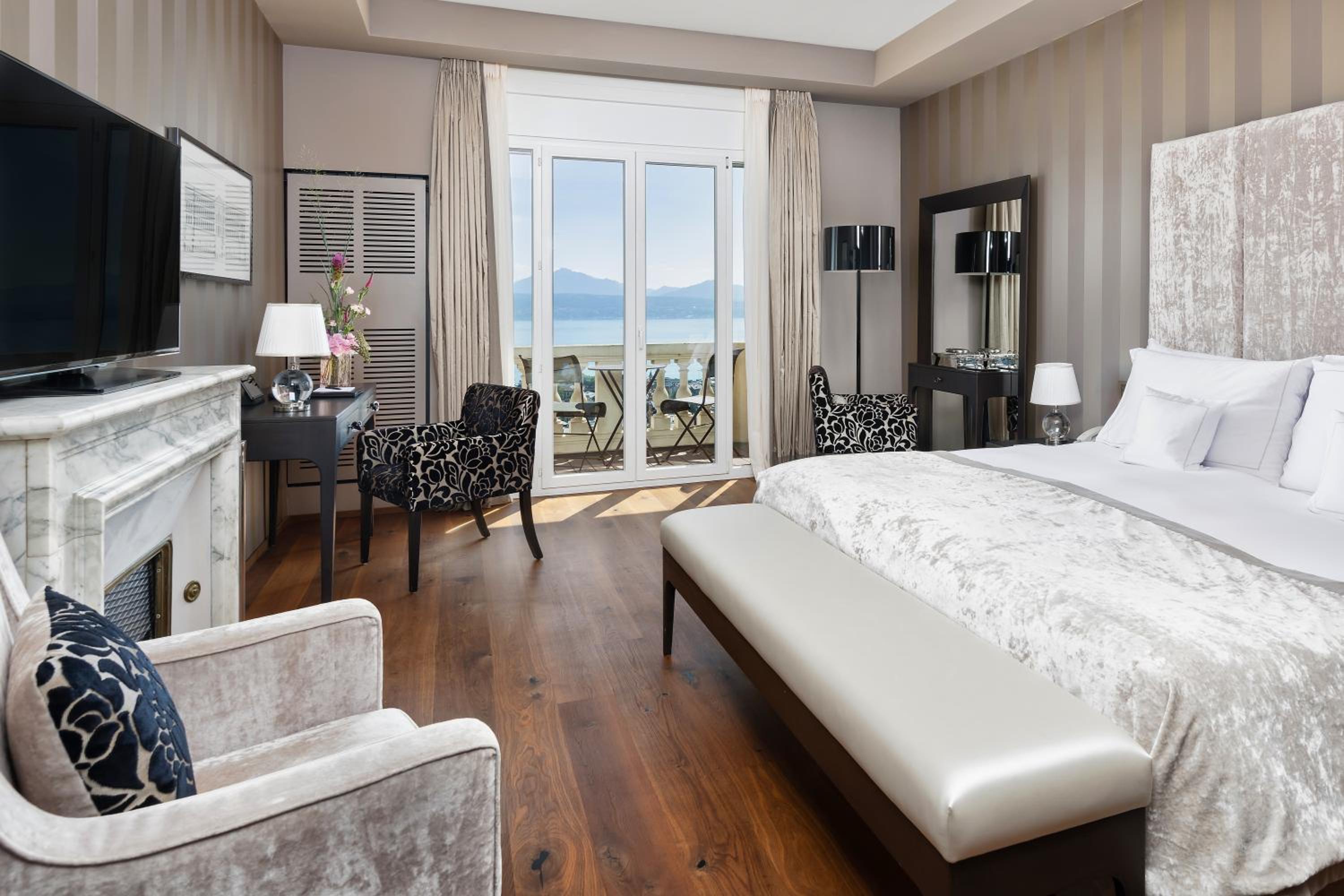 Suite with Lake View