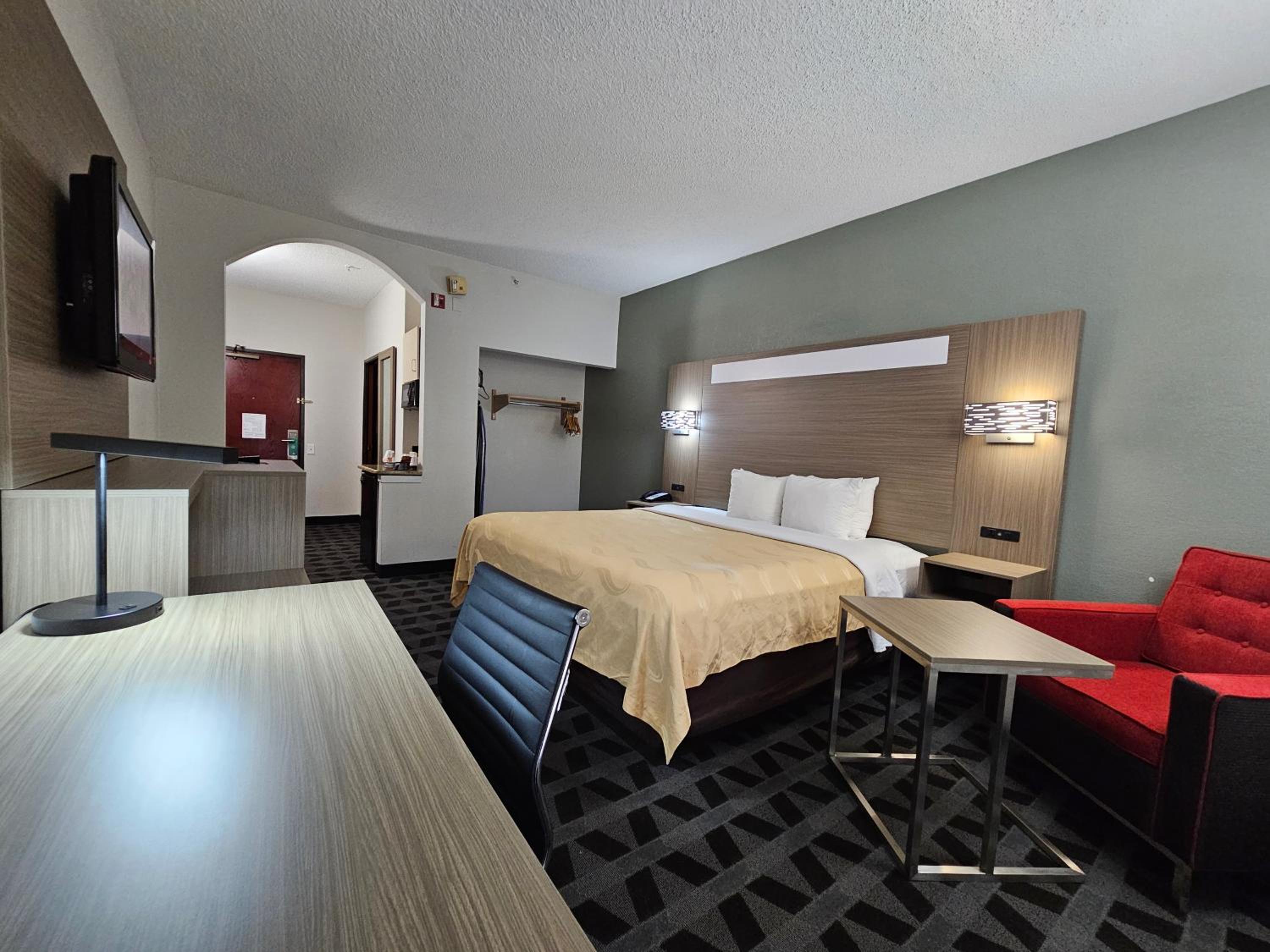King Room - Non-Smoking - Photo 4