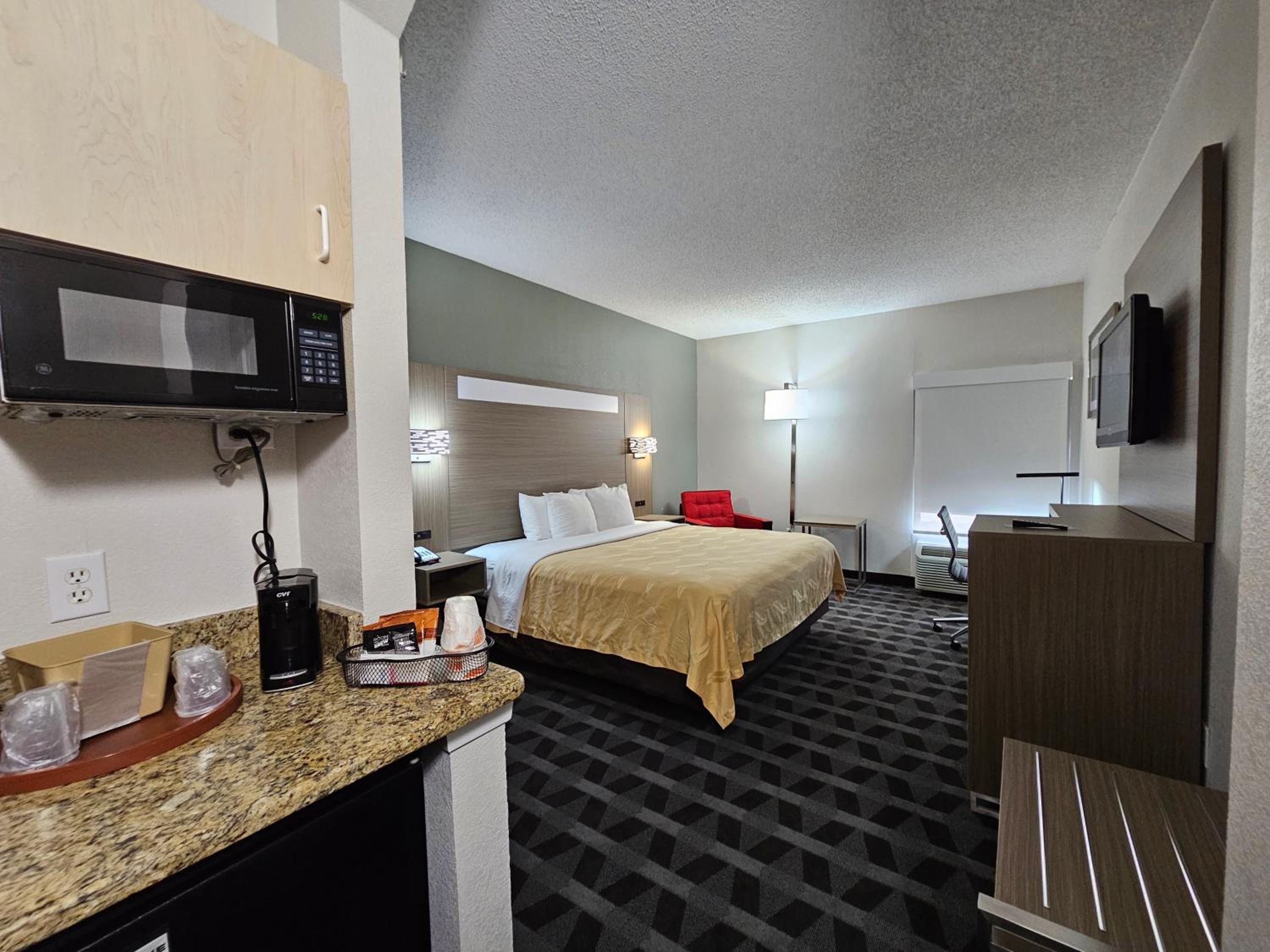 King Room - Non-Smoking - Photo 7