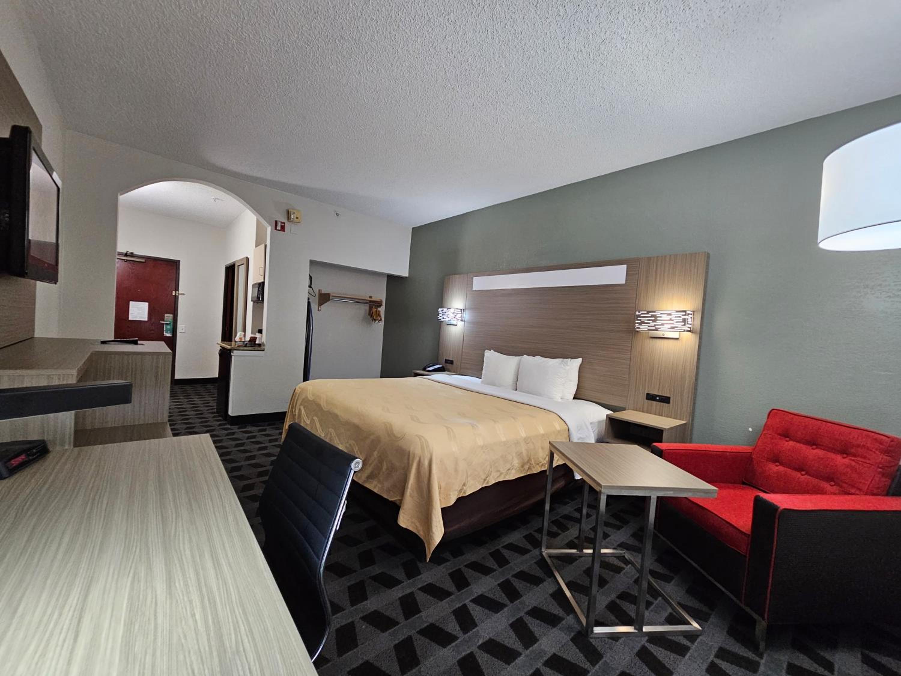 King Room - Non-Smoking - Photo 8