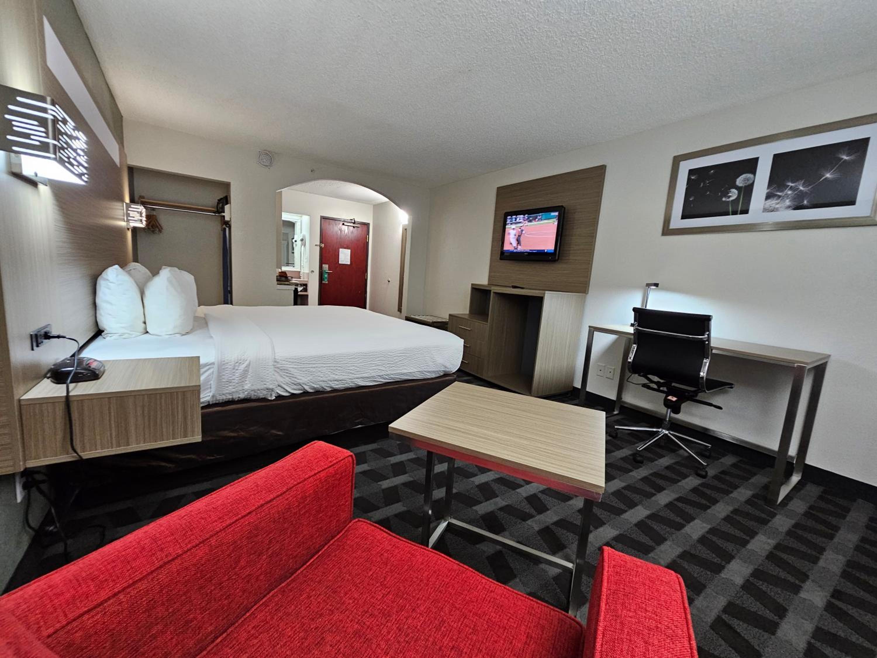 King Room - Non-Smoking - Photo 10