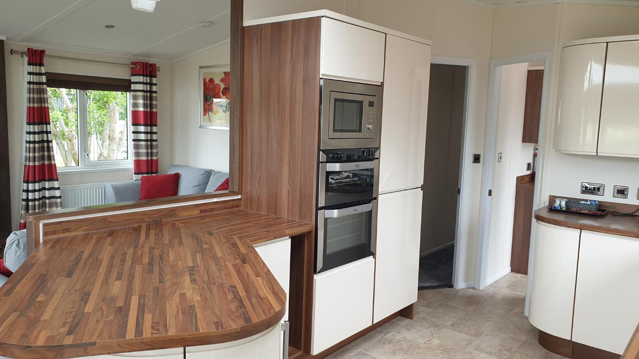 Three Bedroom Signature Lodge with Hot Tub photo 3