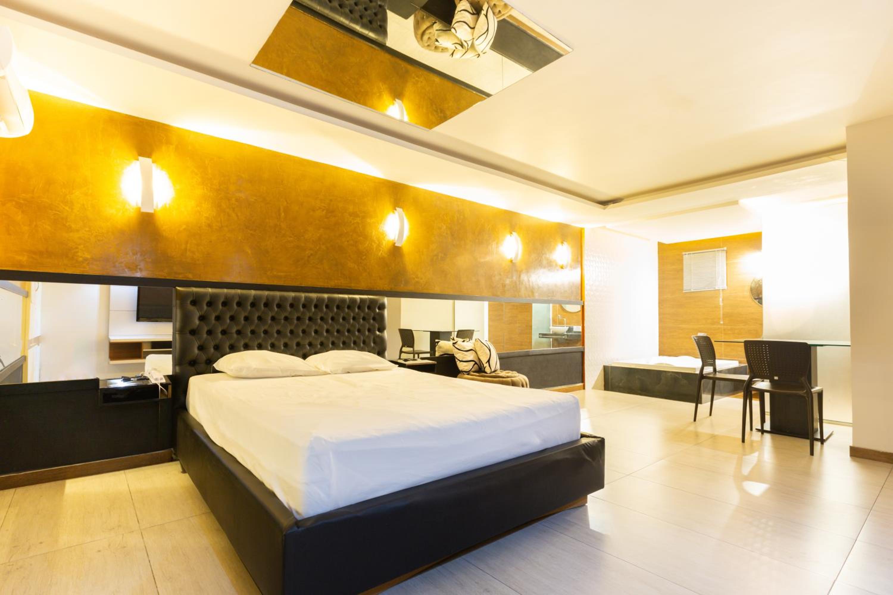 Suite with Spa Bath photo 2