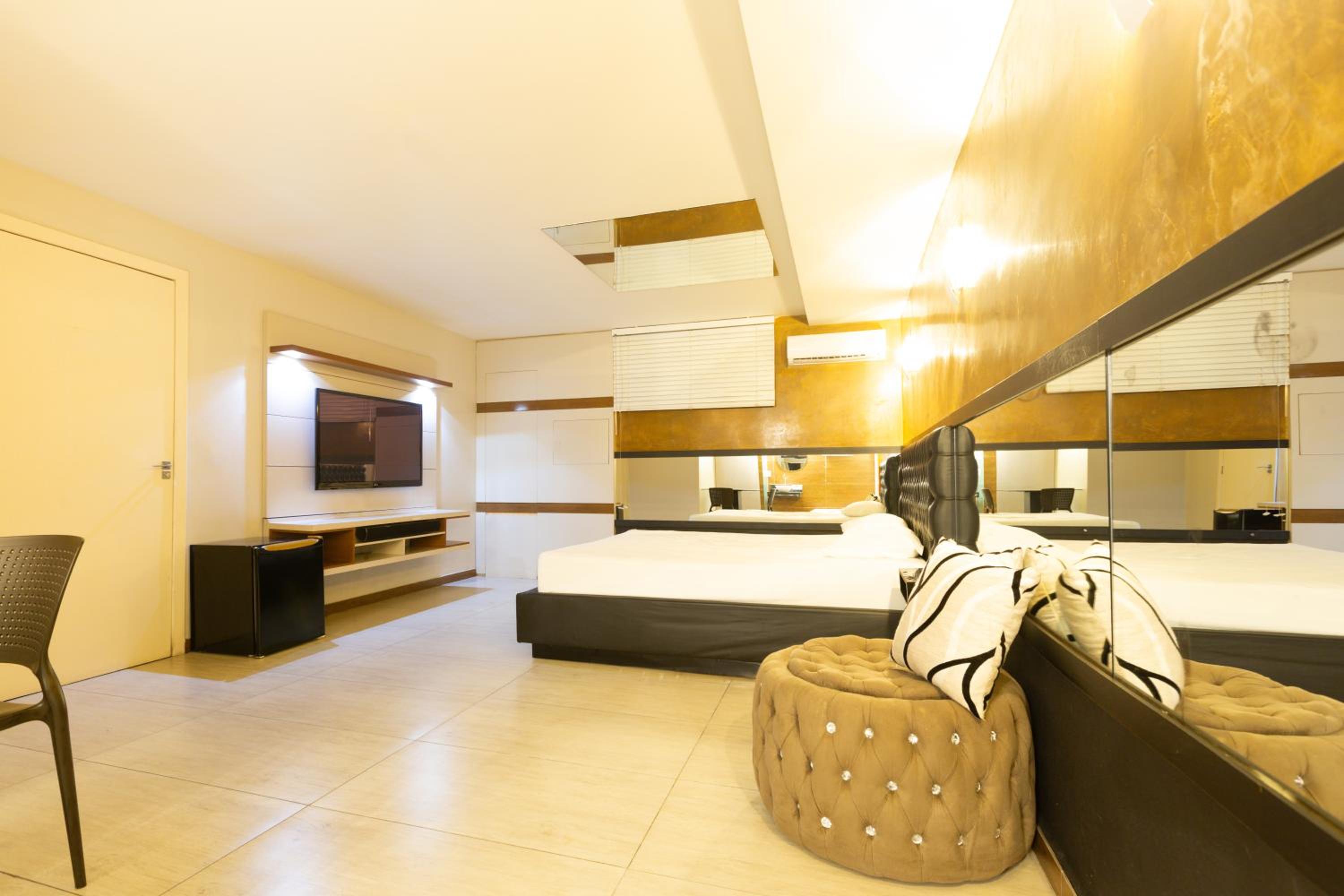 Suite with Spa Bath photo 3