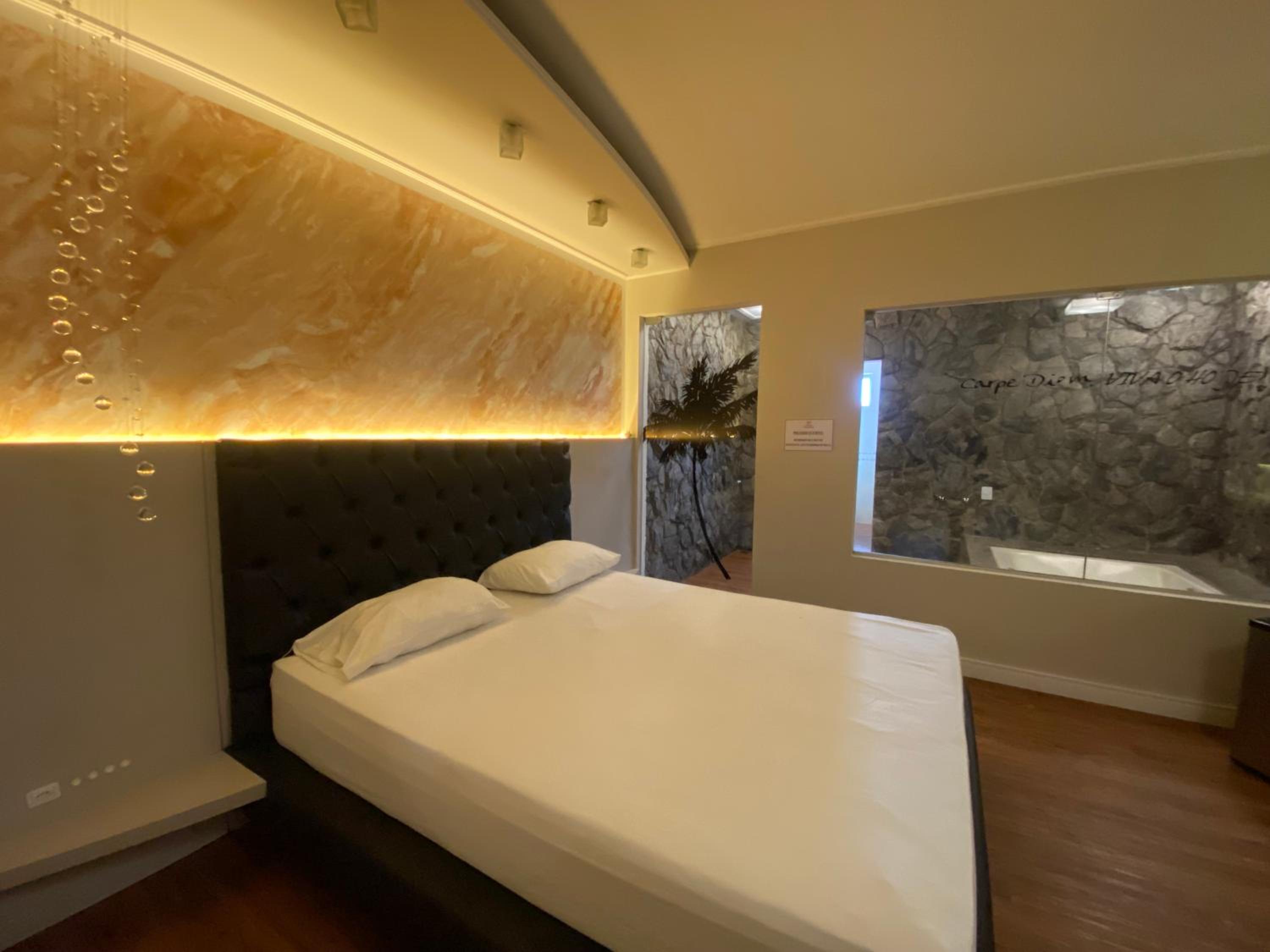 Suite with Spa Bath photo 1