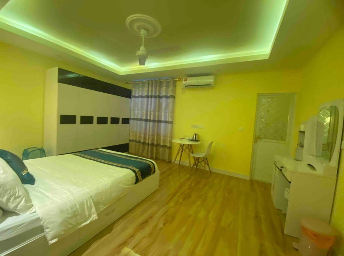 Family Room with Private Bathroom - Photo 6
