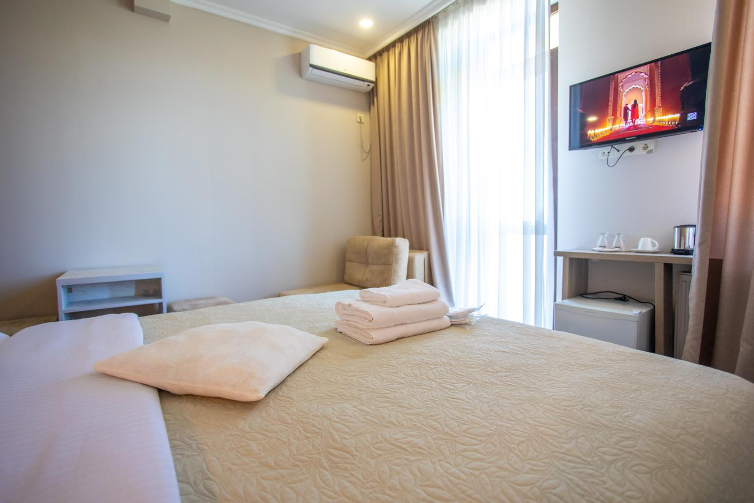 Large Double or Twin Room