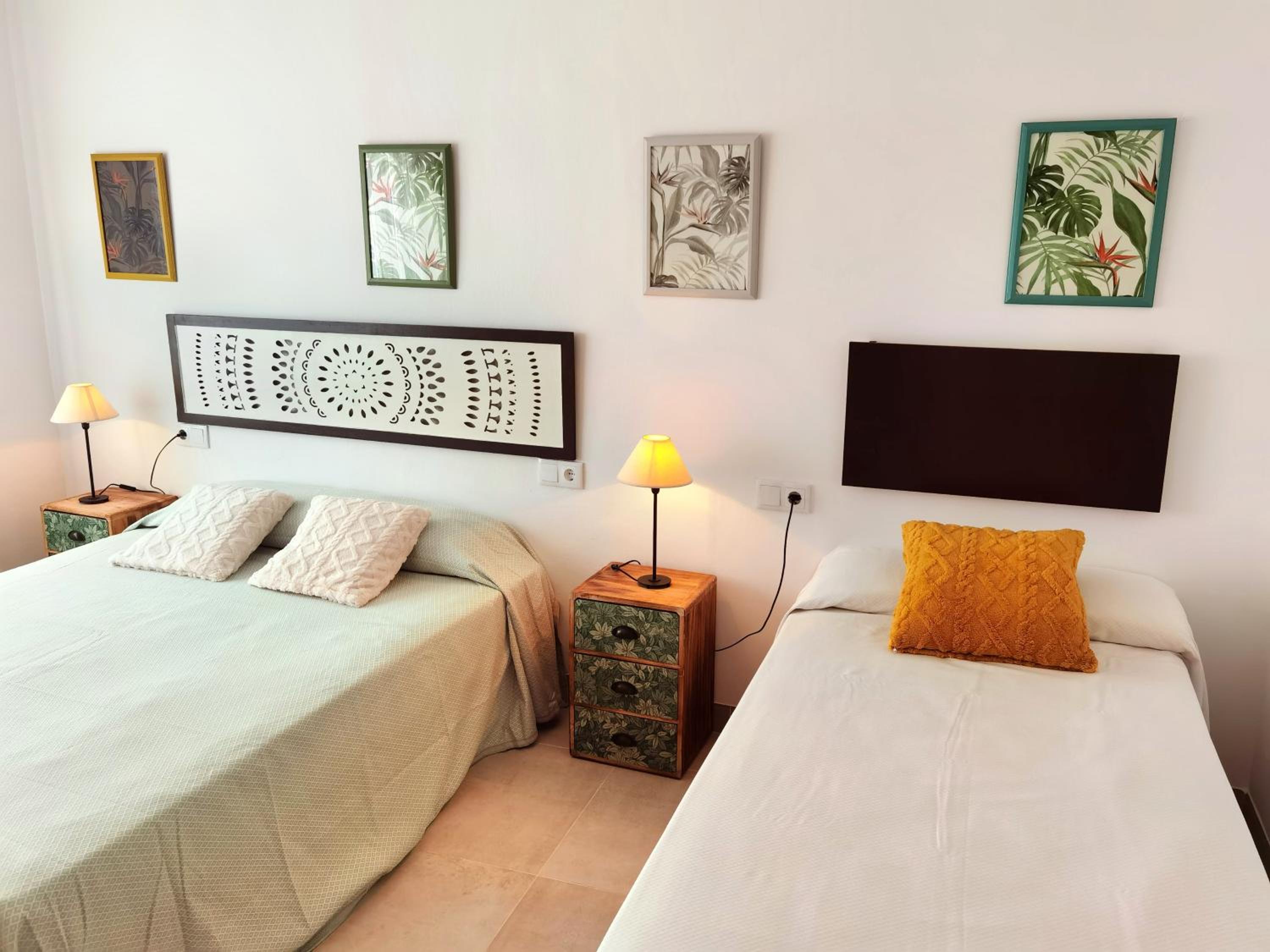 Triple Room with City View - Photo 9